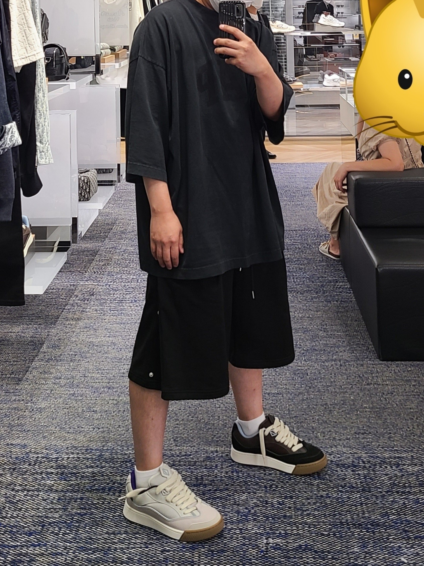 Dior x Cactus Jack B713 Sneakers Mocha Black, Dior x Cactus Jack B713 Sneakers Cream 착용 스타일 - 1