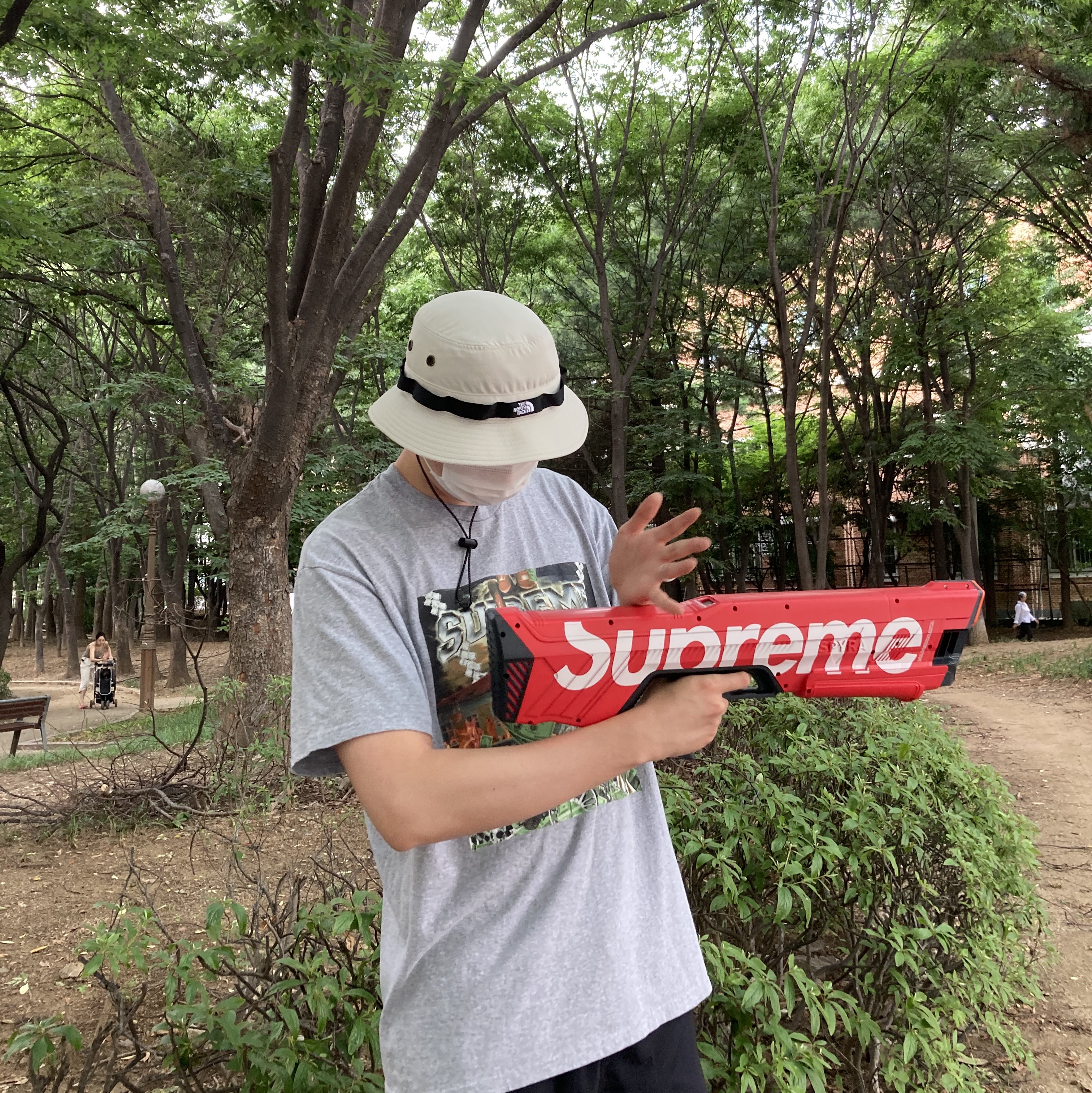 Supreme x The North Face Trekking Crusher Stone - 22SS 착용 스타일