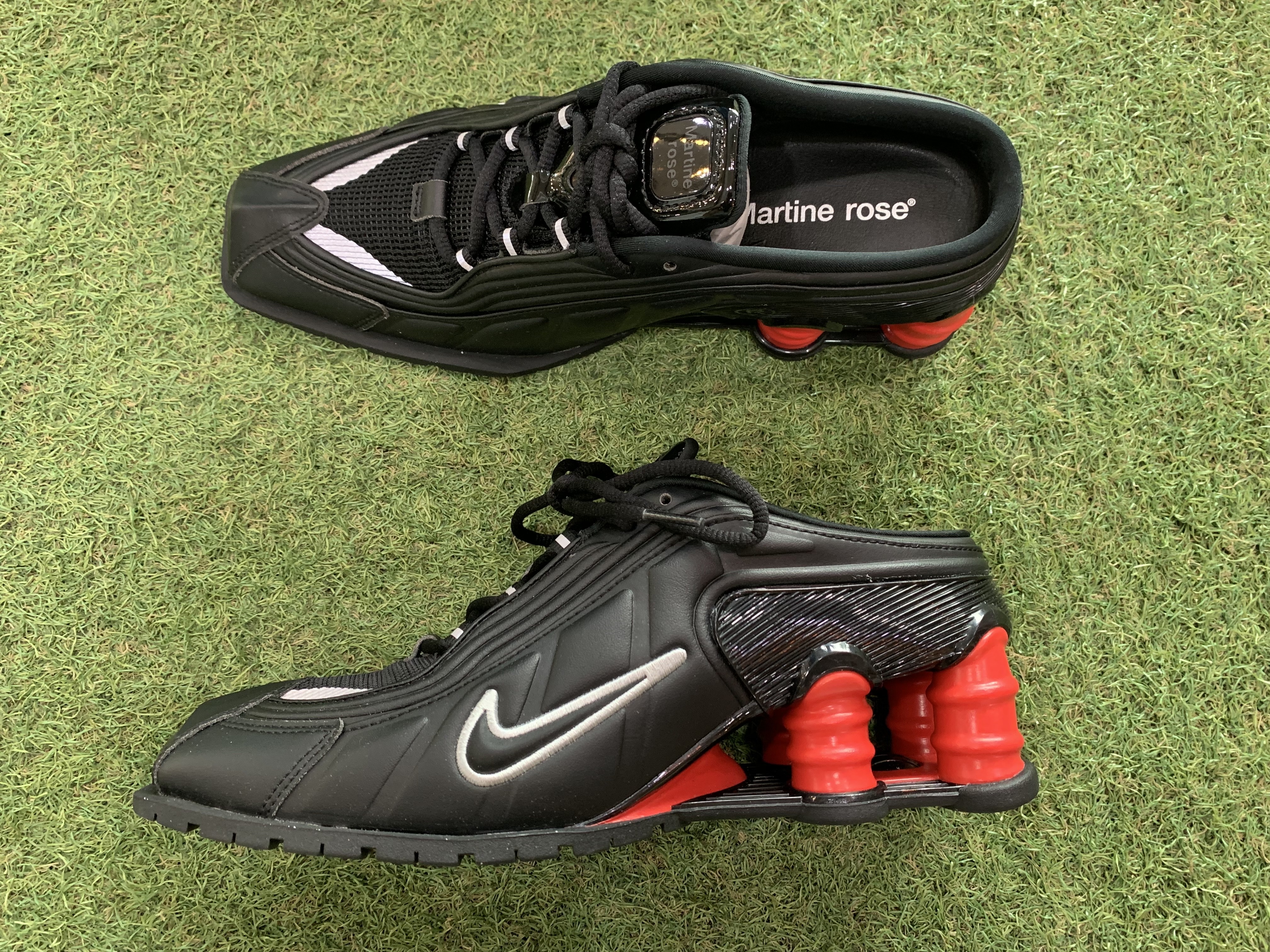 Nike x Martine Rose Shox MR4 Black 착용 스타일 - 2
