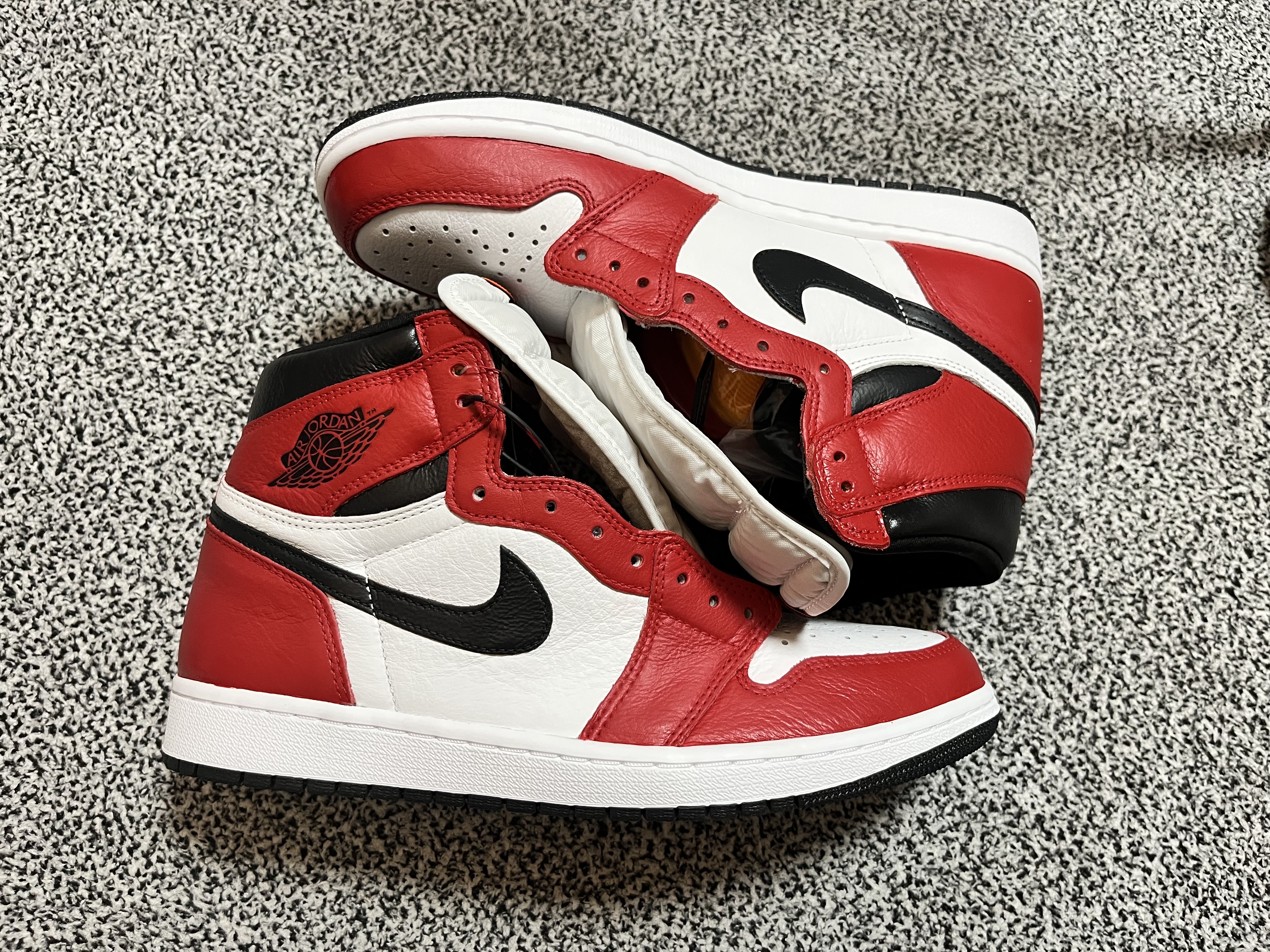 Jordan 1 Retro High OG Light Fusion Red 착용 스타일 - 1