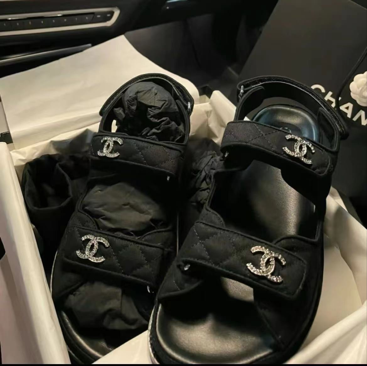 (W) Chanel Sandals Mixed Fibers & Black 착용 스타일 - 2