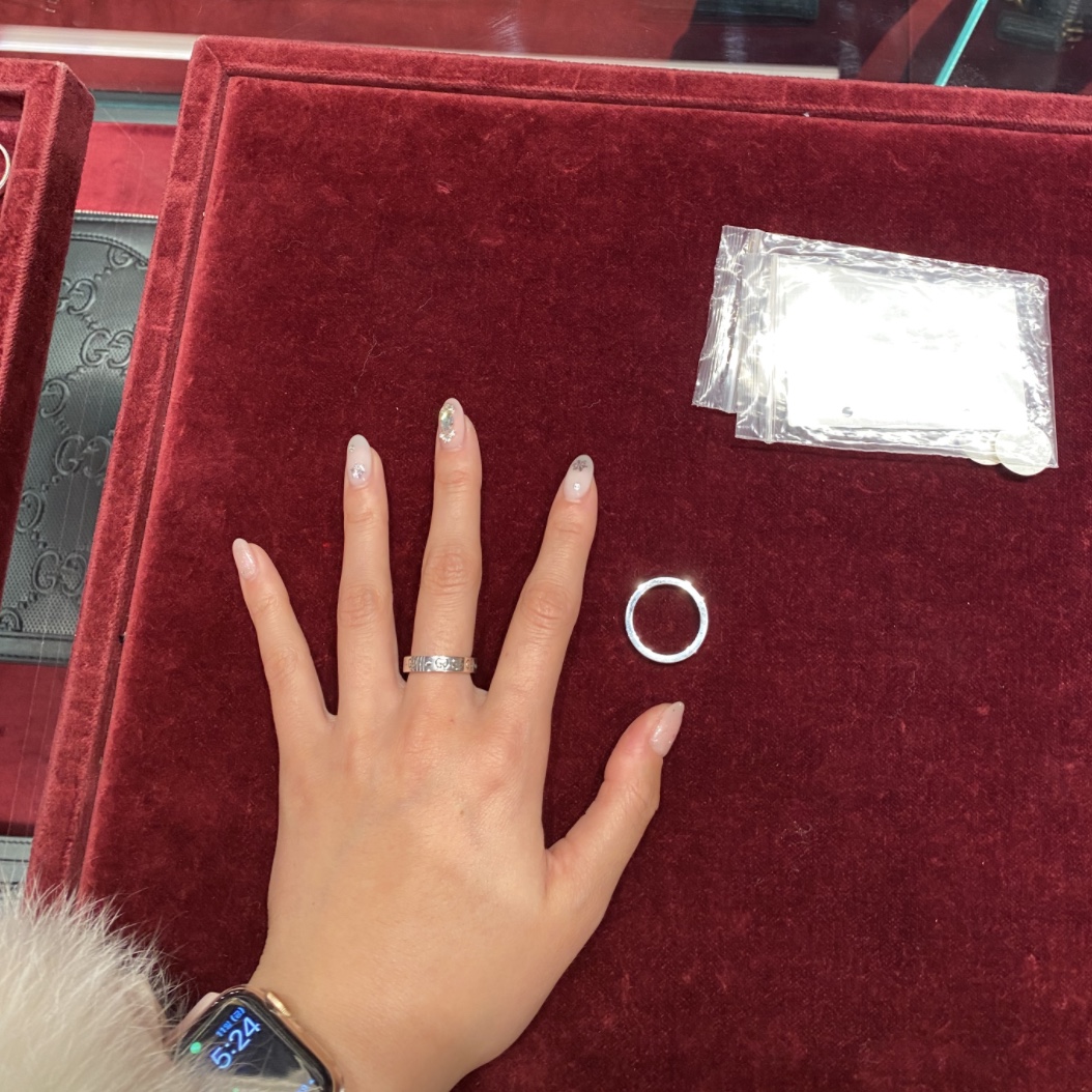 Gucci Ghost Ring Silver 6mm, Apple Watch Series 7 45mm GPS Starlight Aluminum Case with Sport Band Starlight (Korean Ver.) 착용 스타일