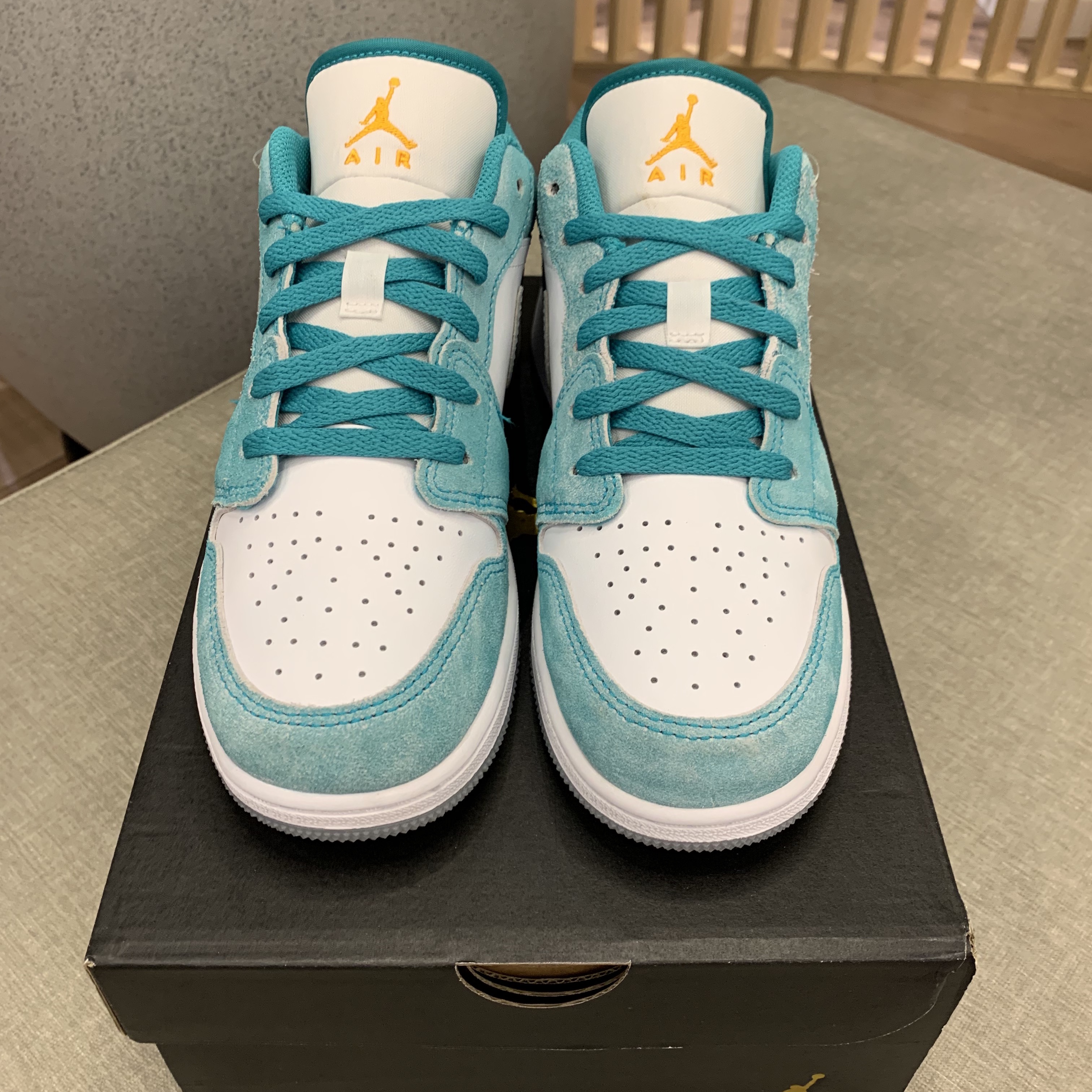 (GS) Jordan 1 Low SE New Emerald 착용 스타일 - 2