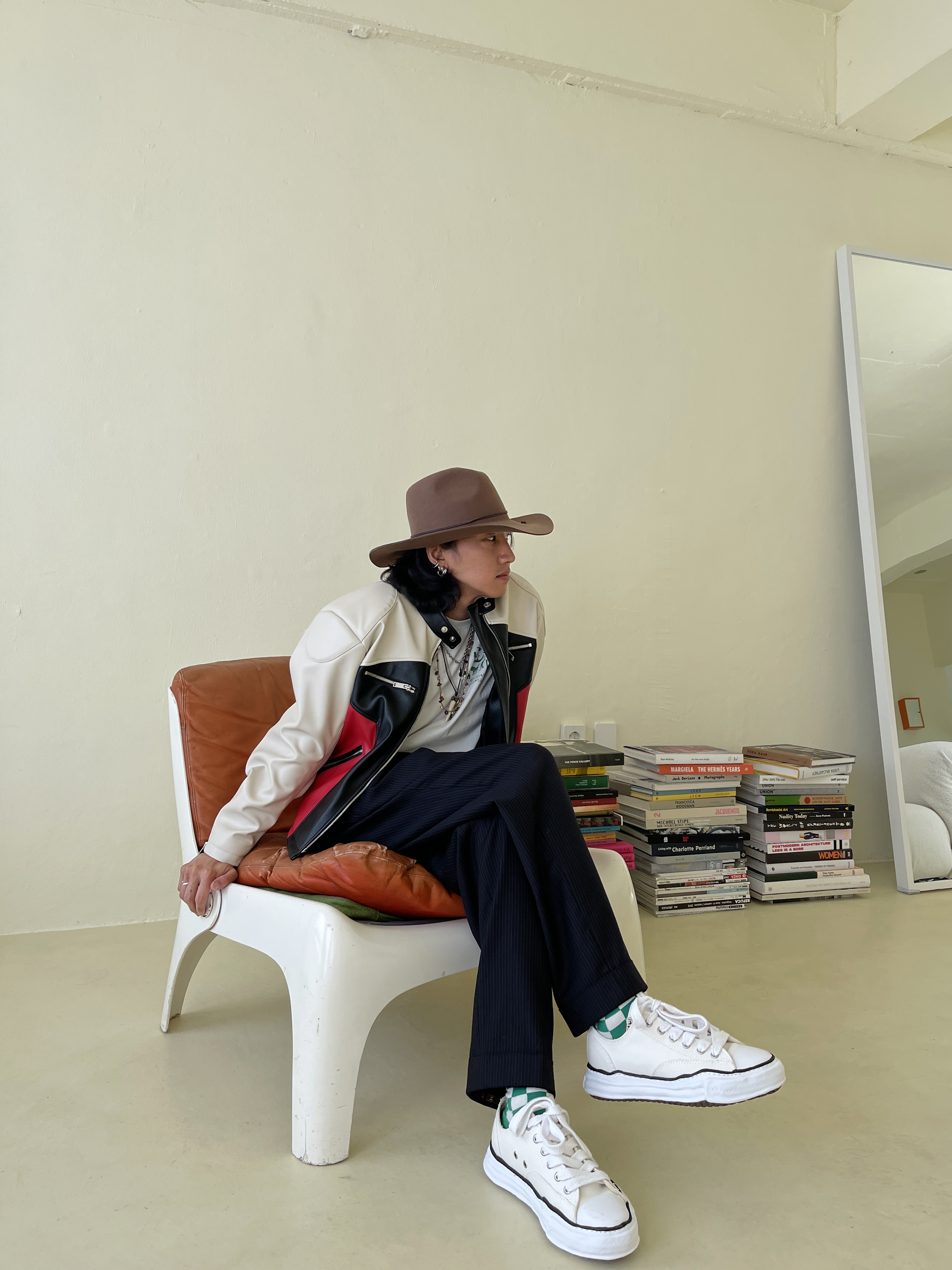 Maison Mihara Yasuhiro Peterson OG Sole Canvas Low Sneakers White 착용 스타일 - 1