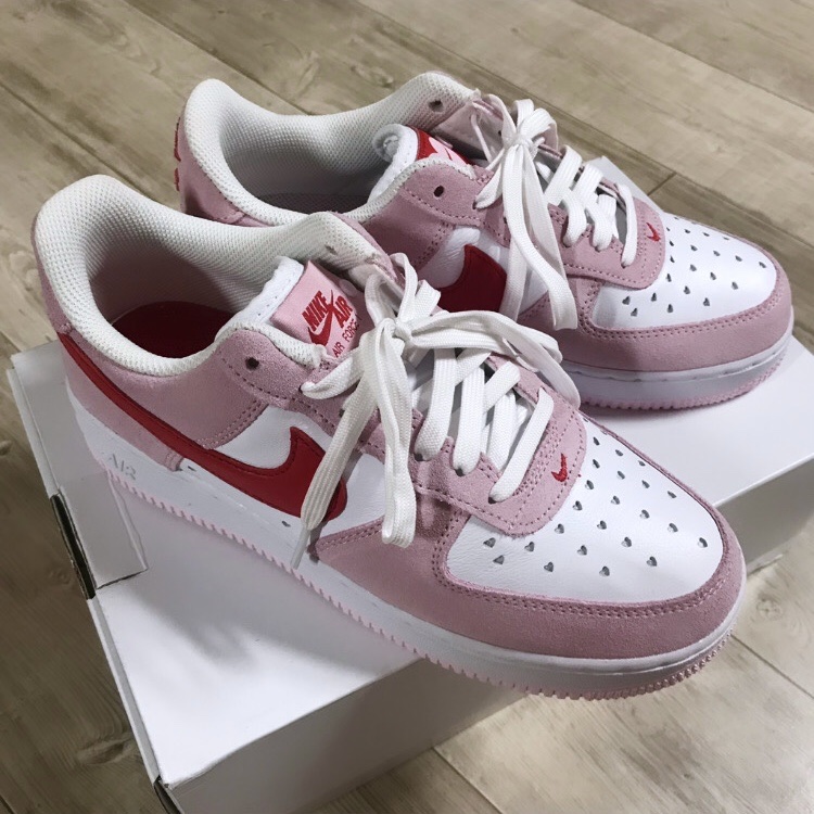 Nike Air Force 1 '07 QS Valentine's Day 착용 스타일