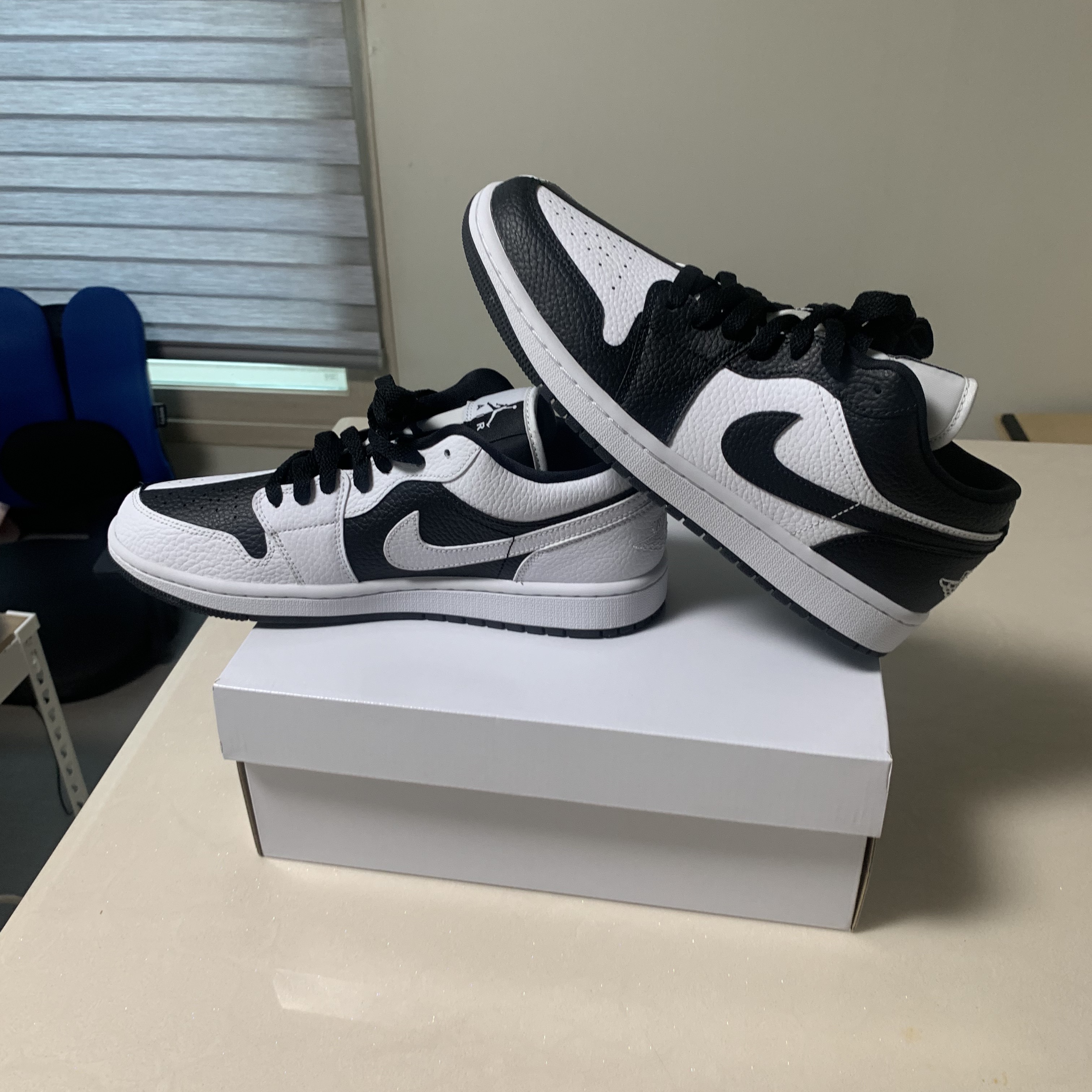 (W) Jordan 1 Low SE Black White 착용 스타일 - 3