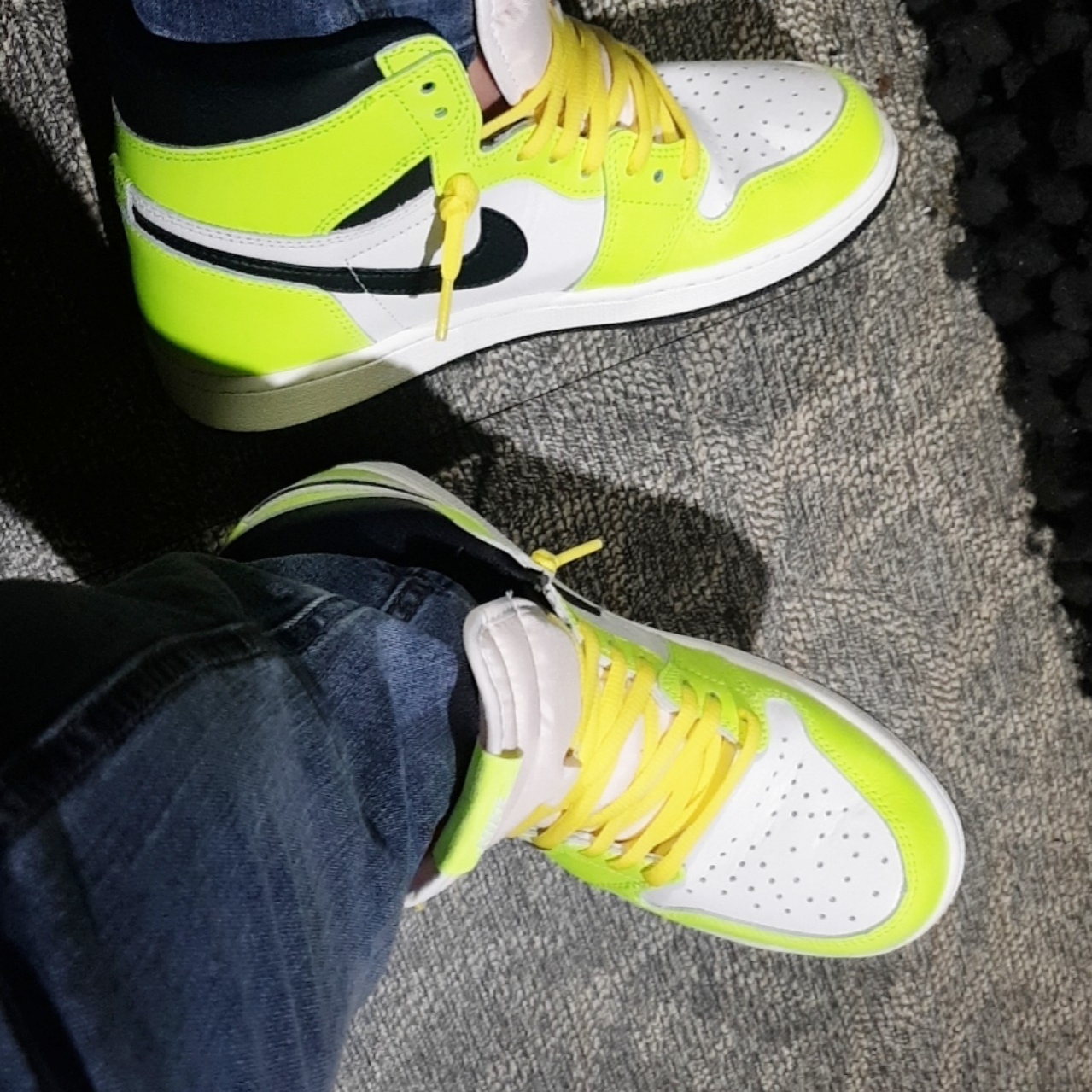Jordan 1 Retro High OG Volt 착용 스타일 - 1