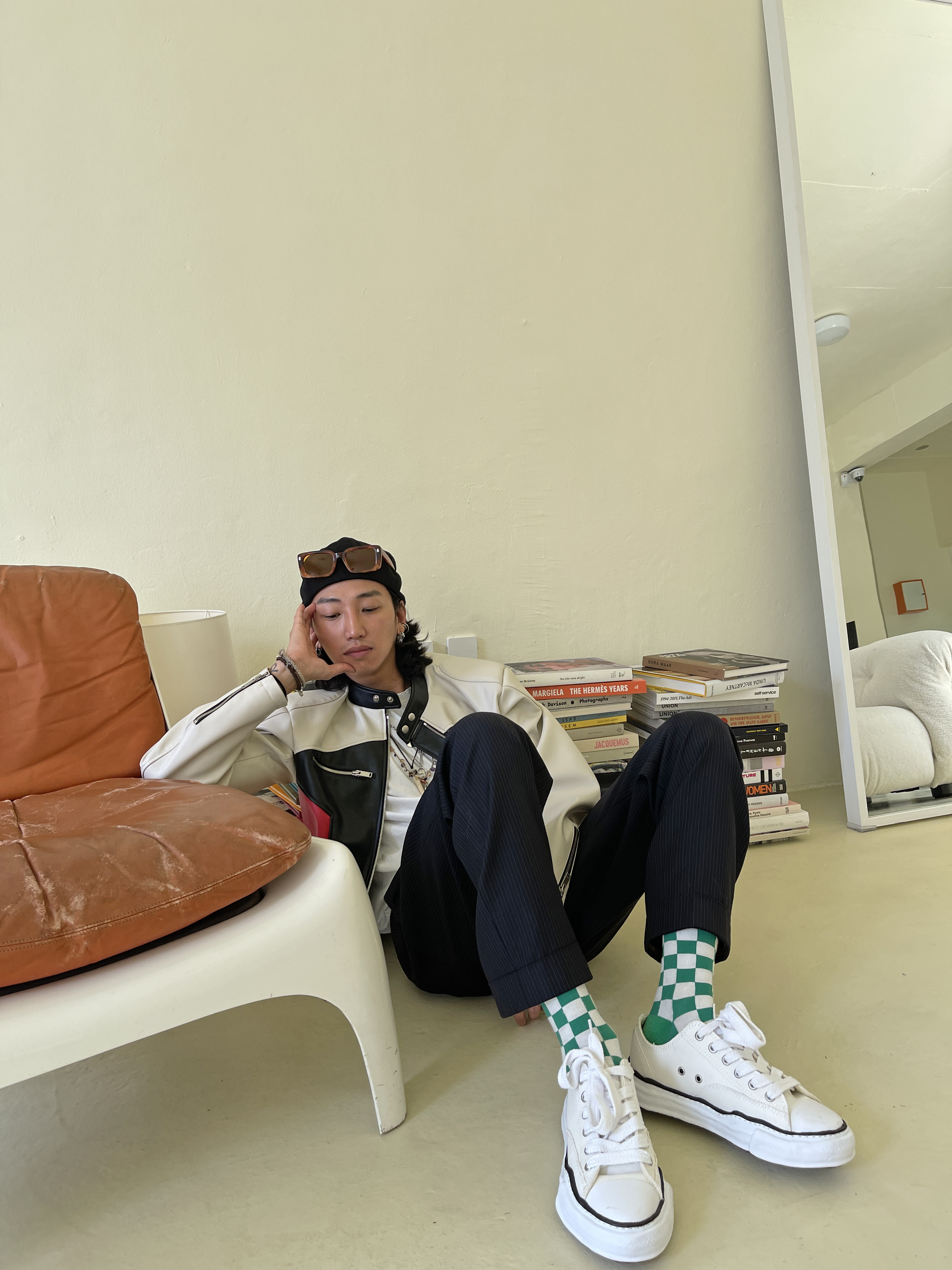 Maison Mihara Yasuhiro Peterson OG Sole Canvas Low Sneakers White 착용 스타일 - 3