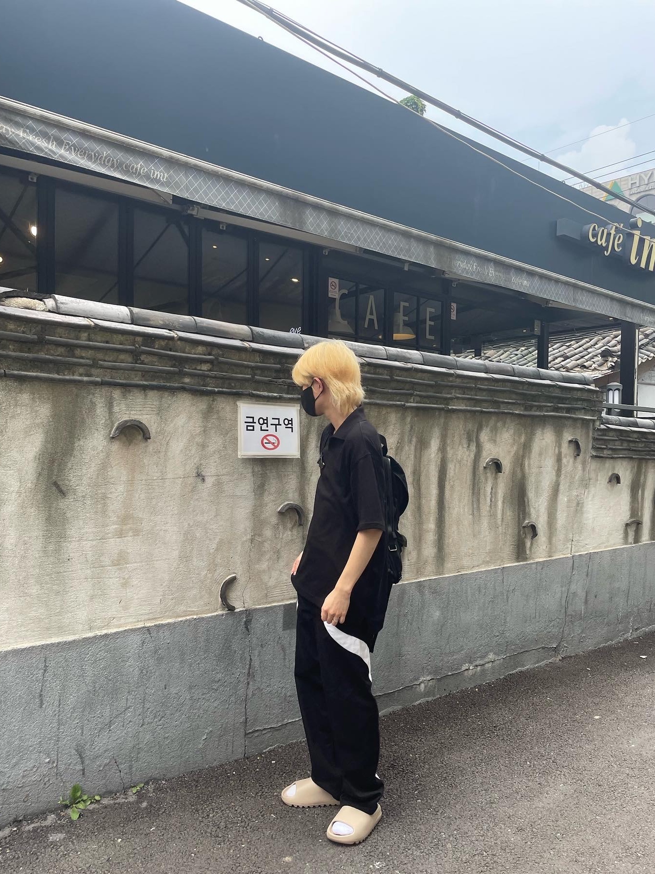 Adidas Yeezy Slide Pure - Re-Release Ver. 착용 스타일 - 3