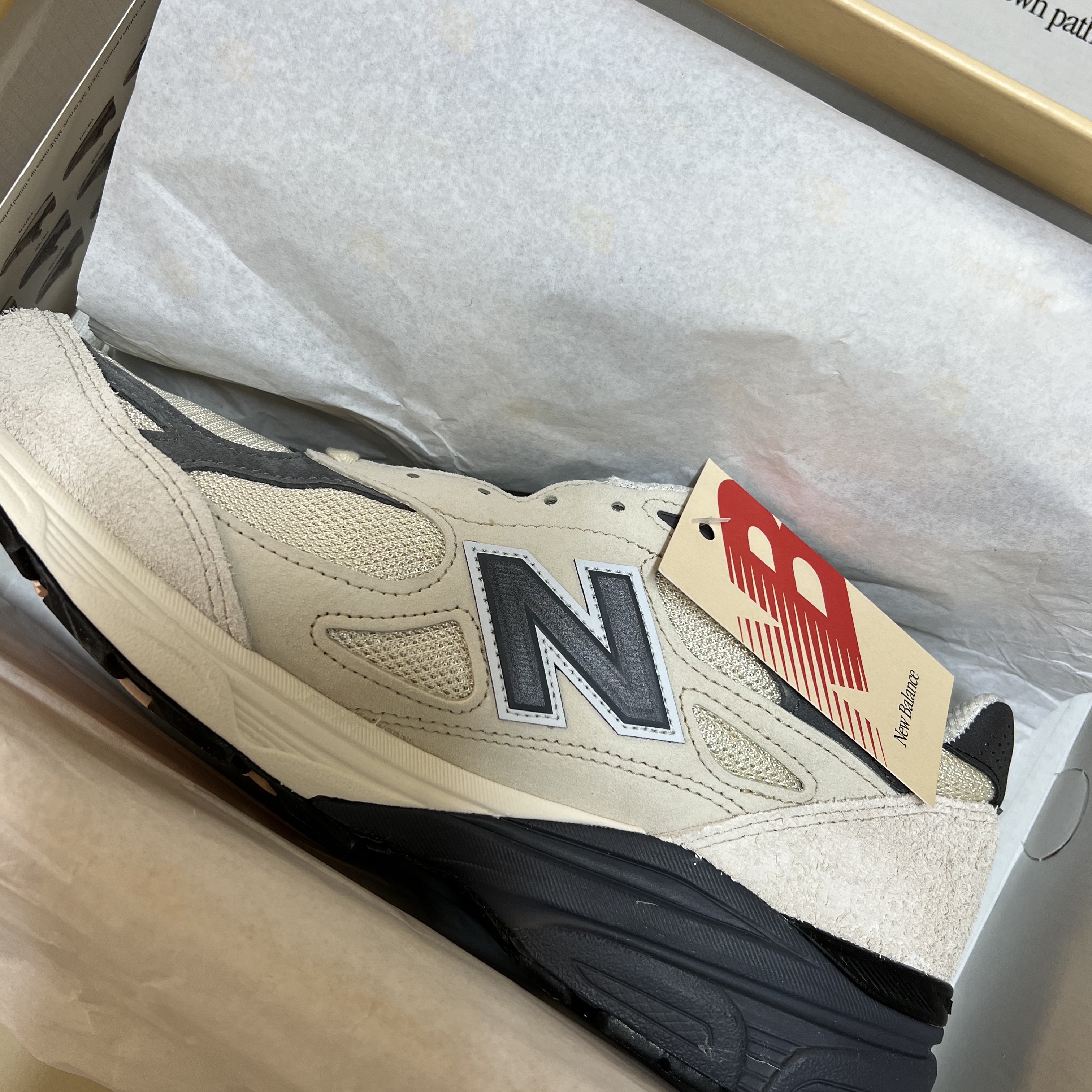 New Balance 990v3 Made in USA Moonbeam Macadamia Nut 착용 스타일 - 2