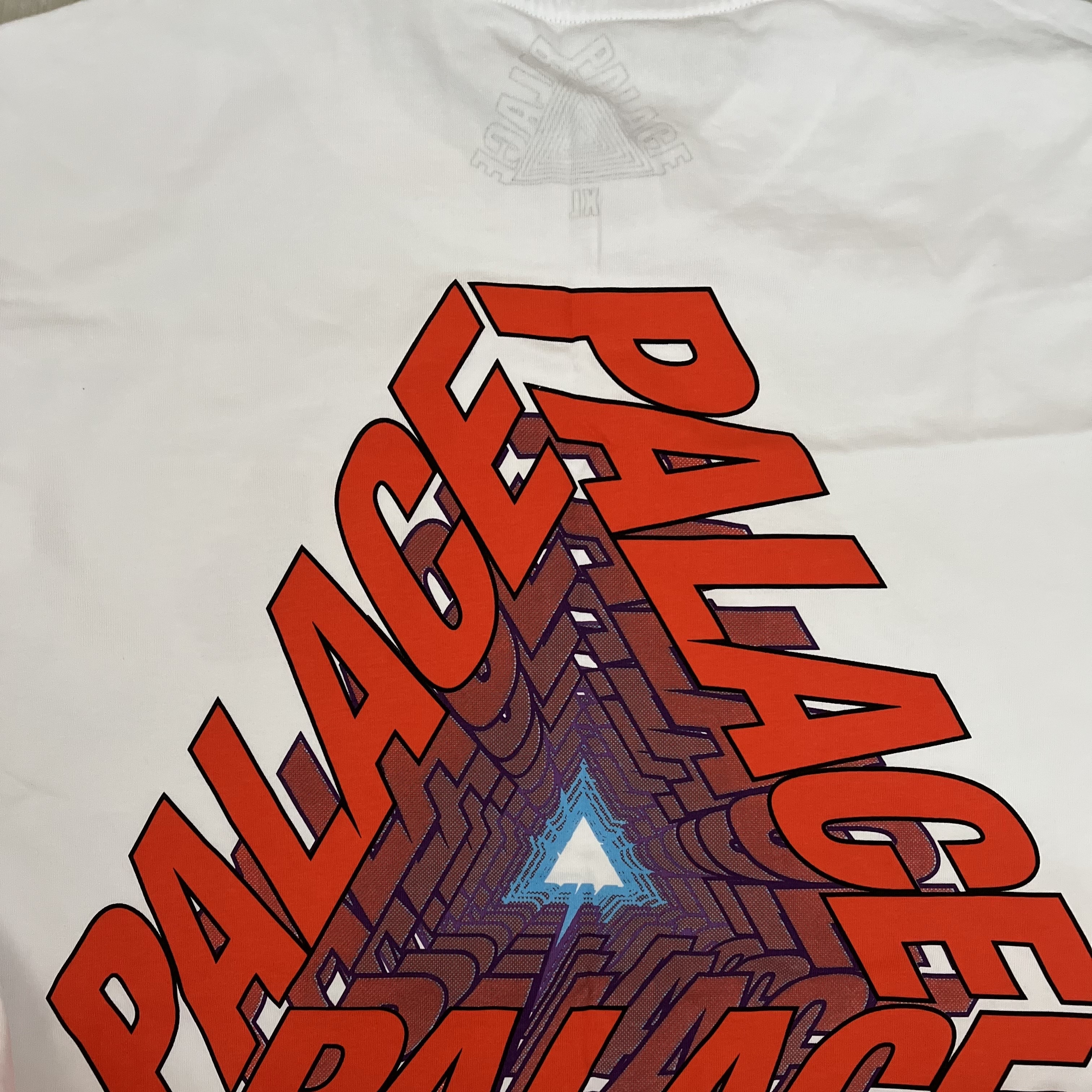 Palace P3 Bare Times T-Shirt White - 22SS 착용 스타일