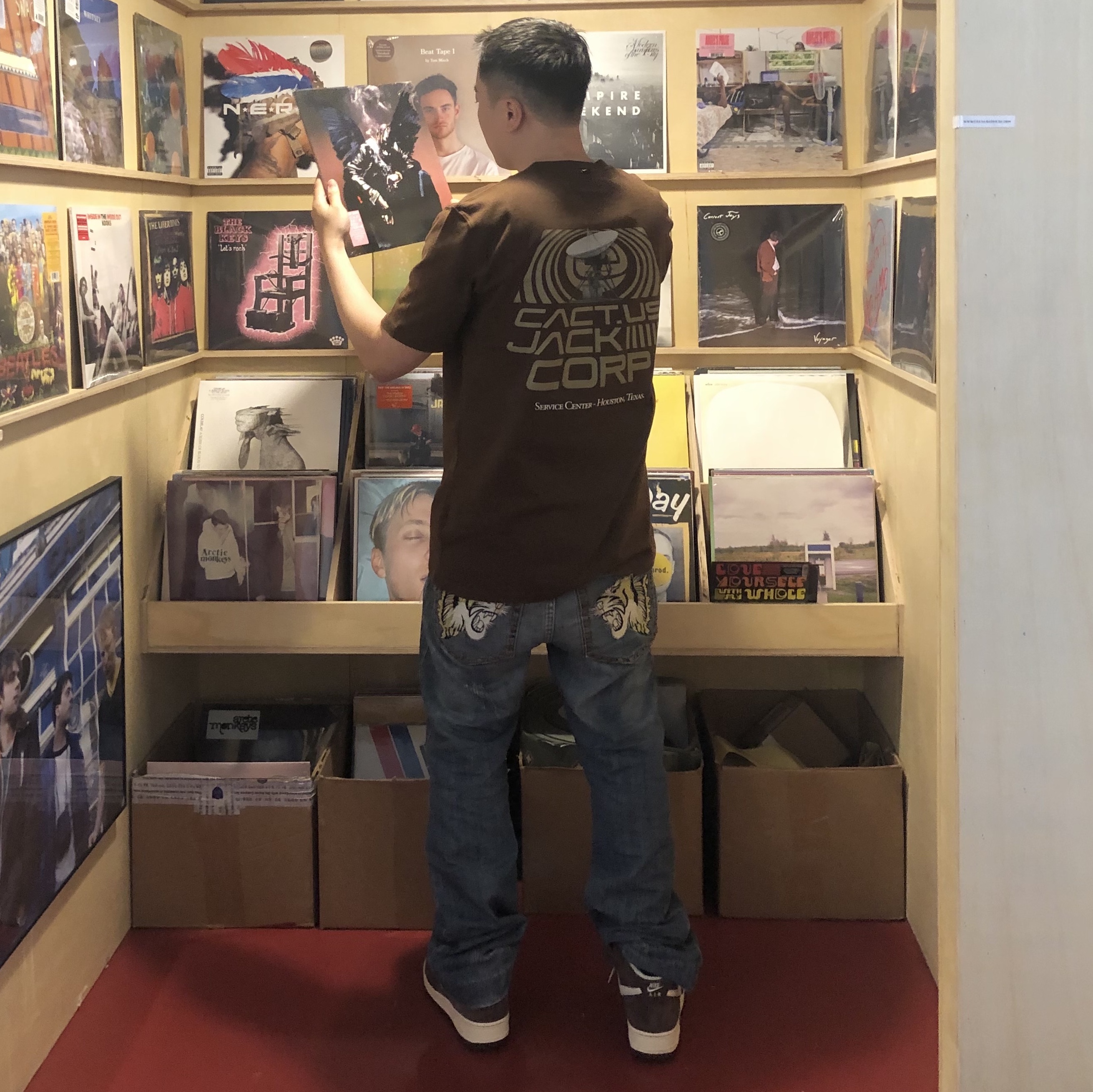 Nike x Travis Scott NRG BH S/S T-Shirt Cacao Wow - Asia, Nike Air Force 1 Mid '07 QS Chocolate 착용 스타일
