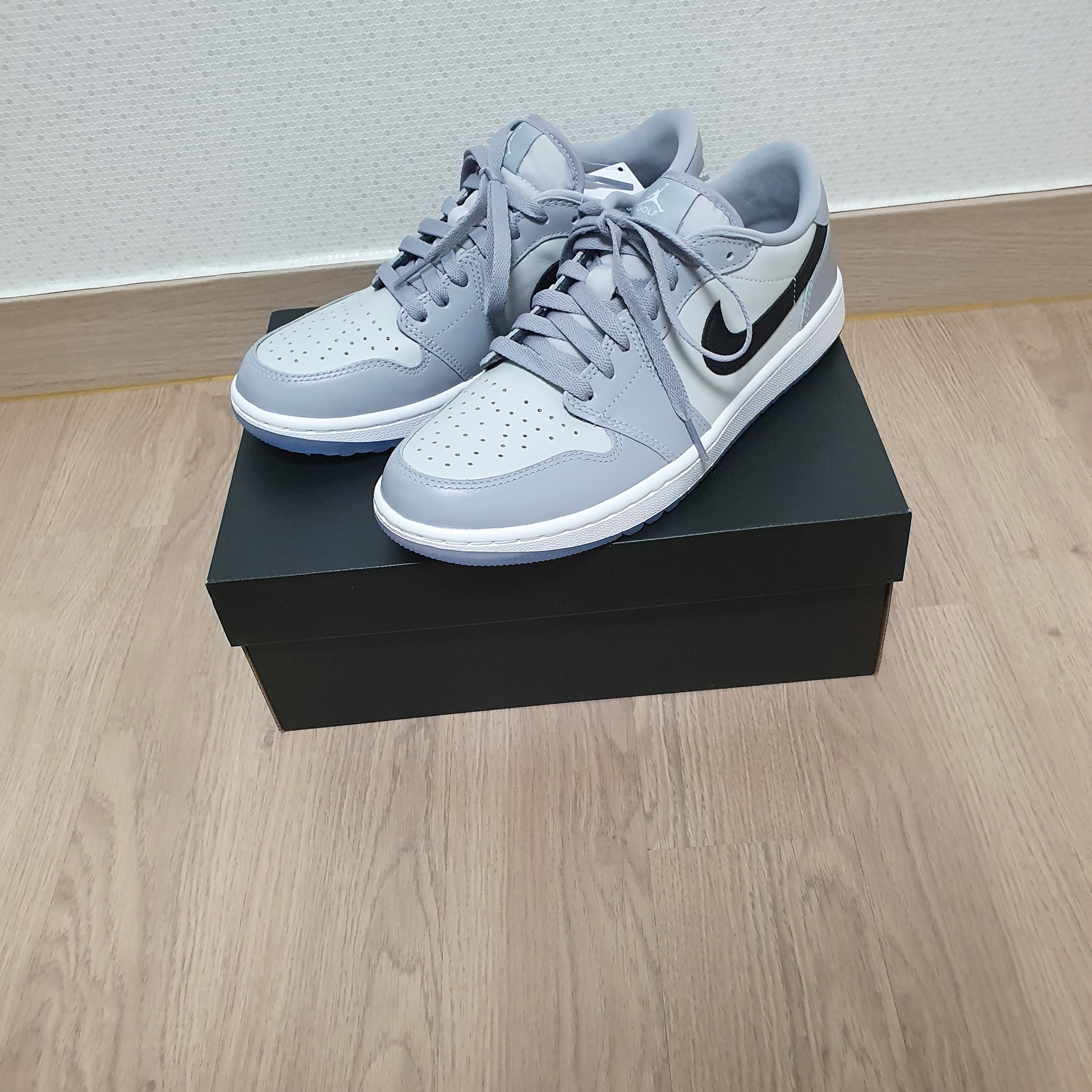Jordan 1 Low Golf Wolf Grey 착용 스타일