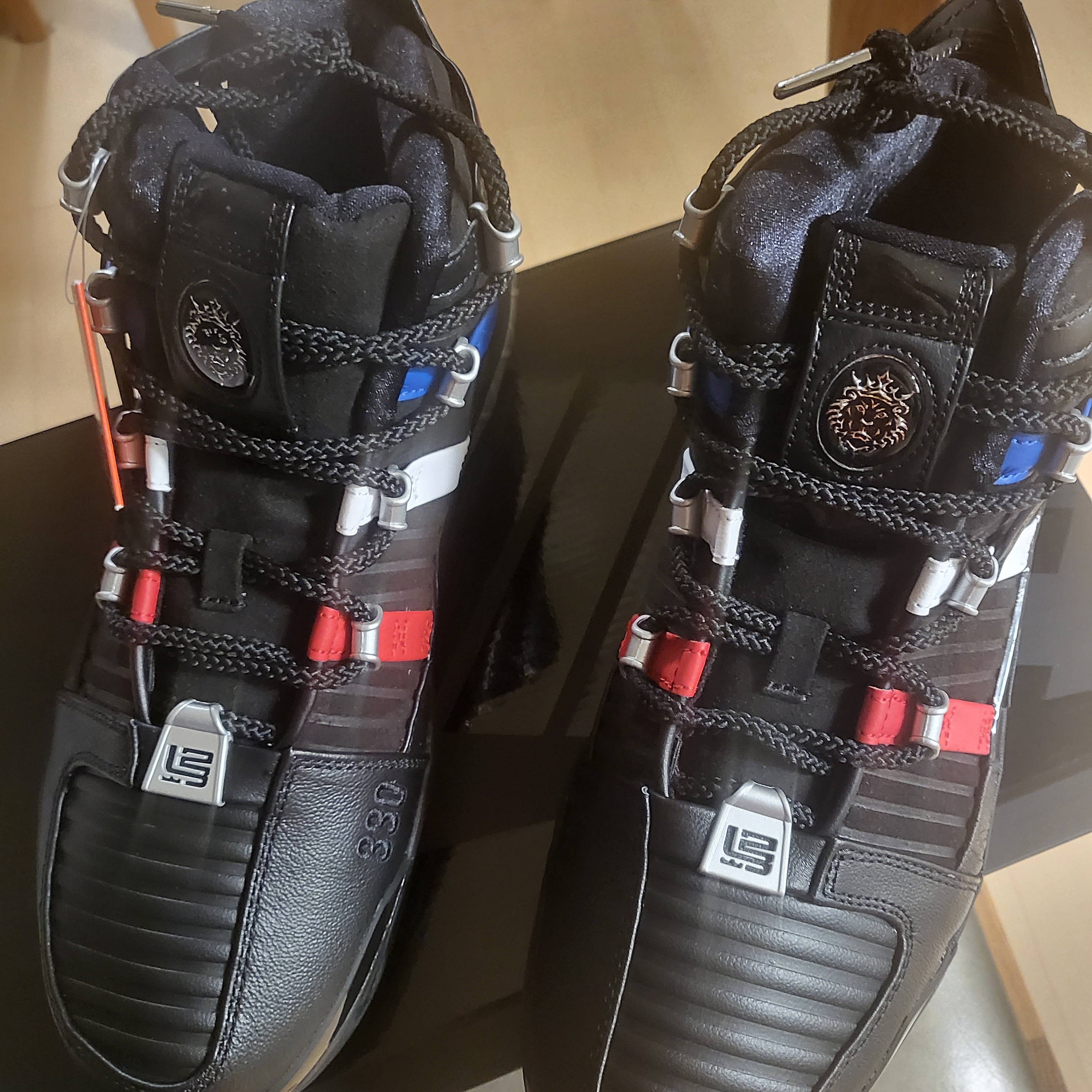 Nike Zoom LeBron 3 QS Black and University Red 착용 스타일 - 2