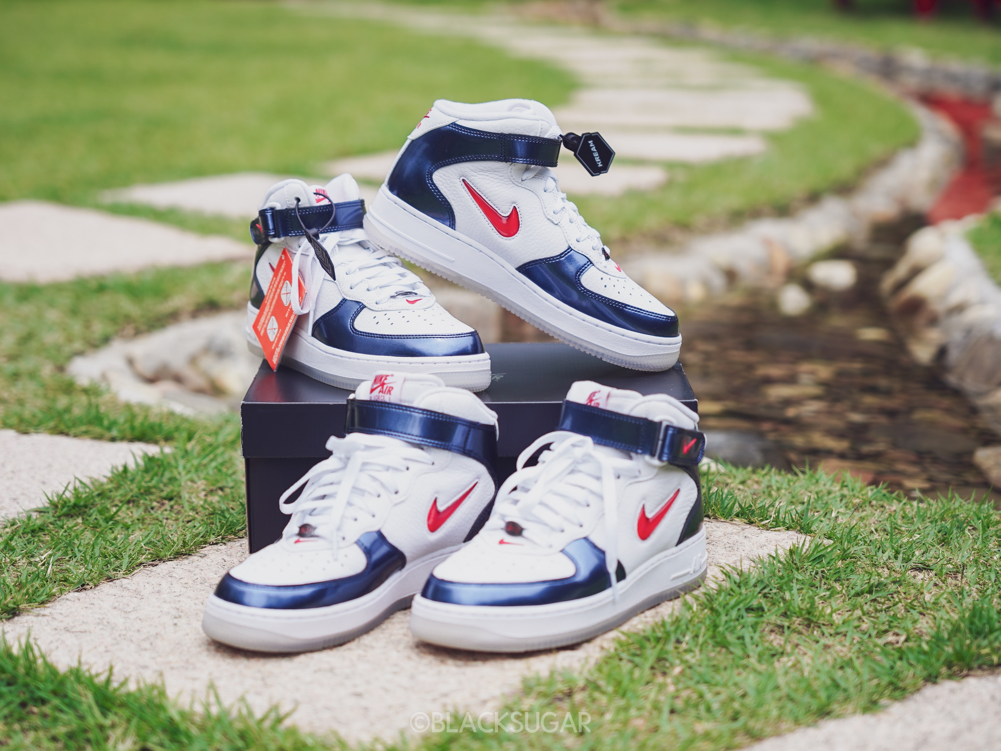 Nike Air Force 1 Mid QS University Red and Midnight Navy 착용 스타일