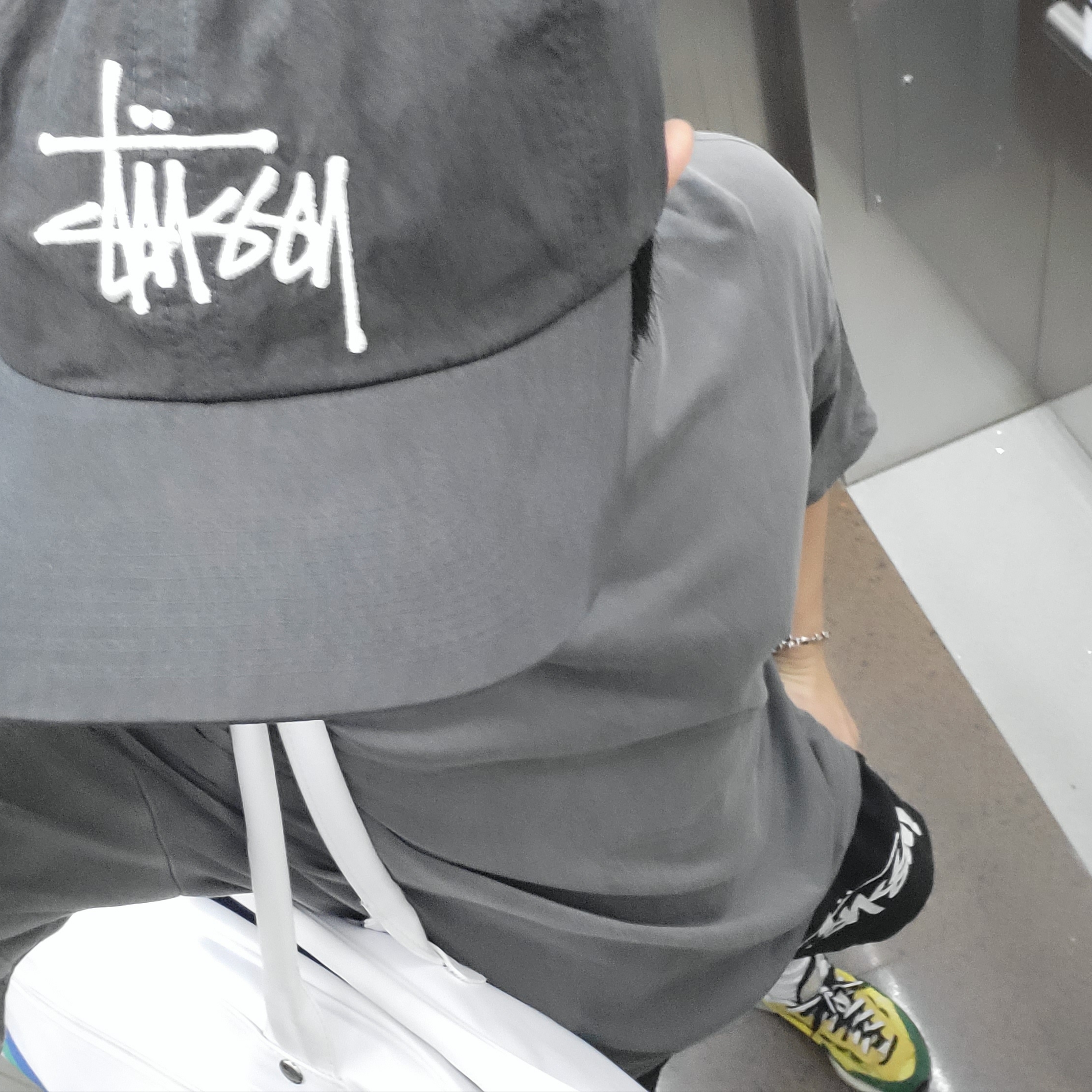 Stussy Bio Washed Big Logo Low Pro Cap Charcoal, Nike x Sacai VaporWaffle Tour Yellow & Gorge Green Sail 착용 스타일