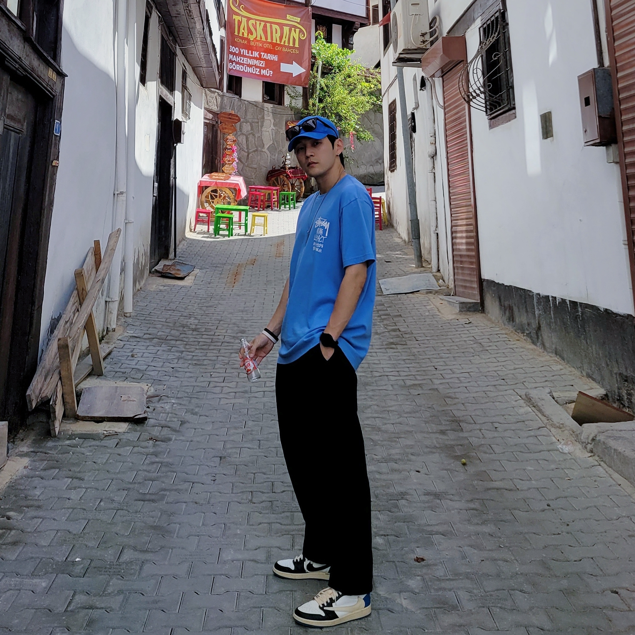 Stussy x Our Legacy Surfman T-Shirt Blue - 21SS, Jordan 1 x Travis Scott x Fragment Retro Low OG SP Military Blue 착용 스타일