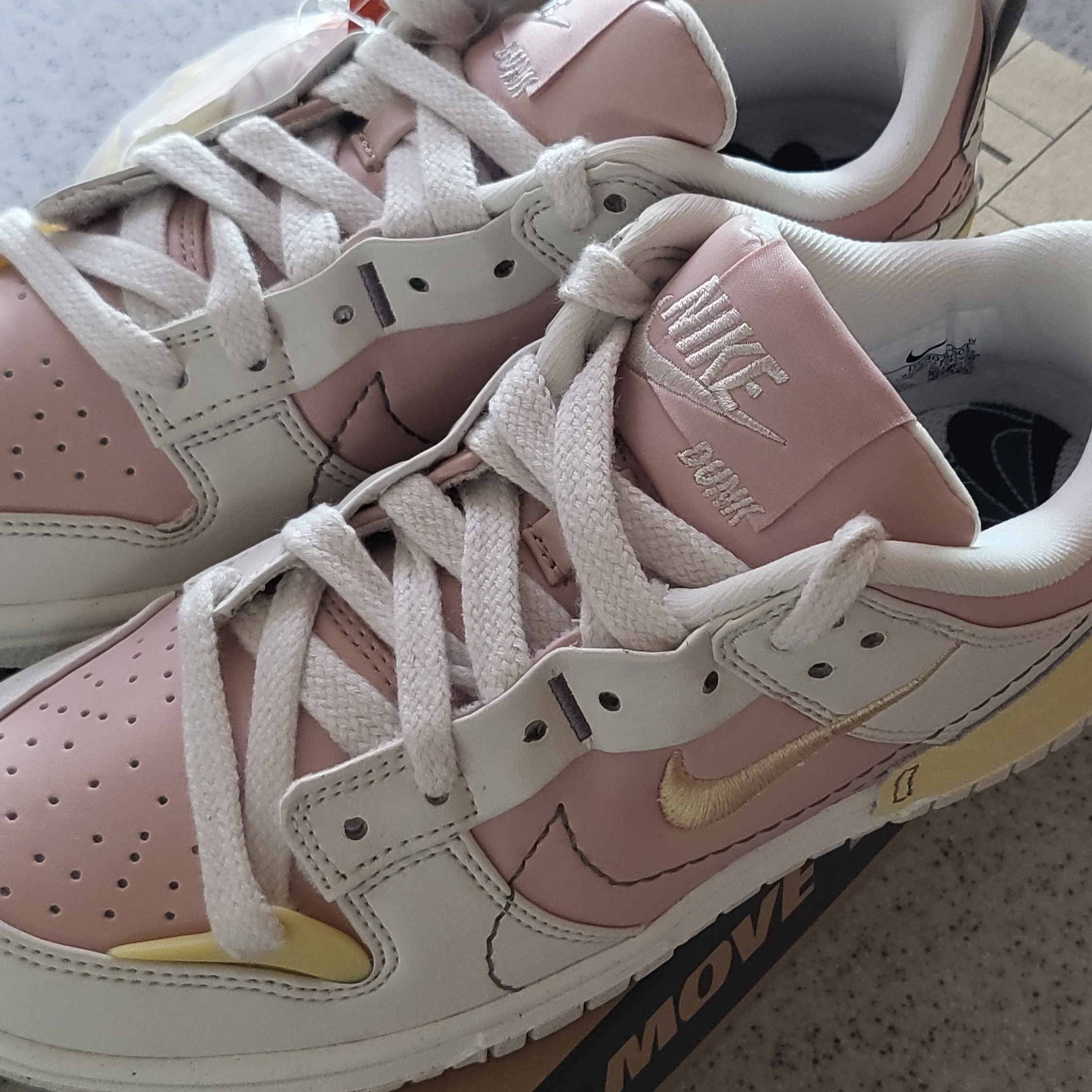 (W) Nike Dunk Low Disrupt 2 Phantom Lemon Wash 착용 스타일 - 2