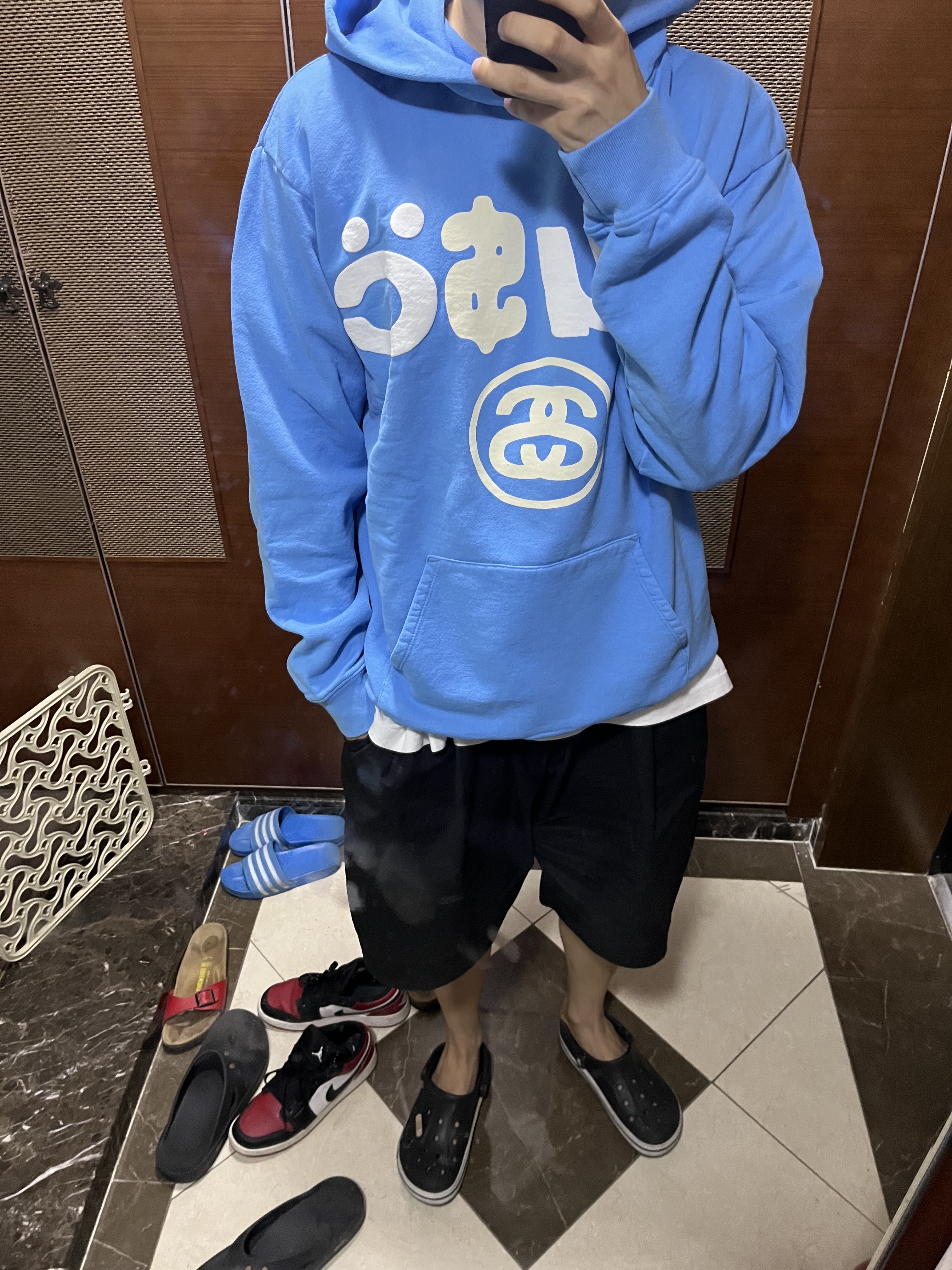Stussy x Cactus Plant Flea Market 8 Ball Pigment Dyed Hoodie Blue 착용 스타일