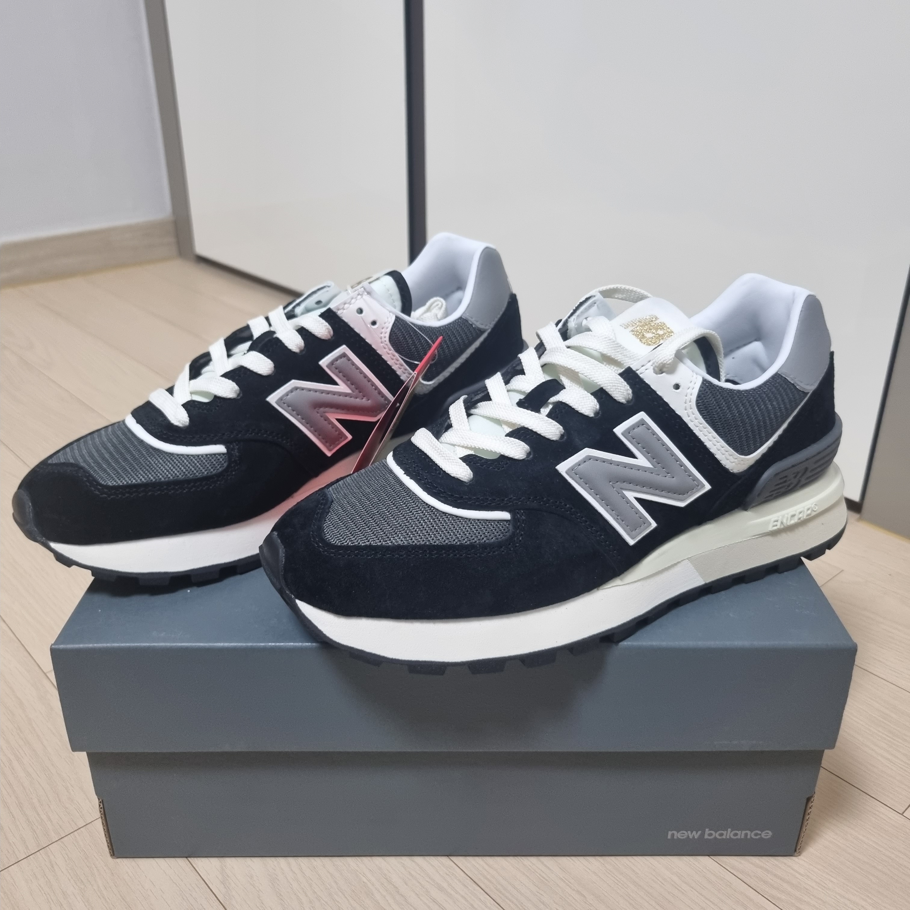 New Balance 574 Legacy Black 착용 스타일