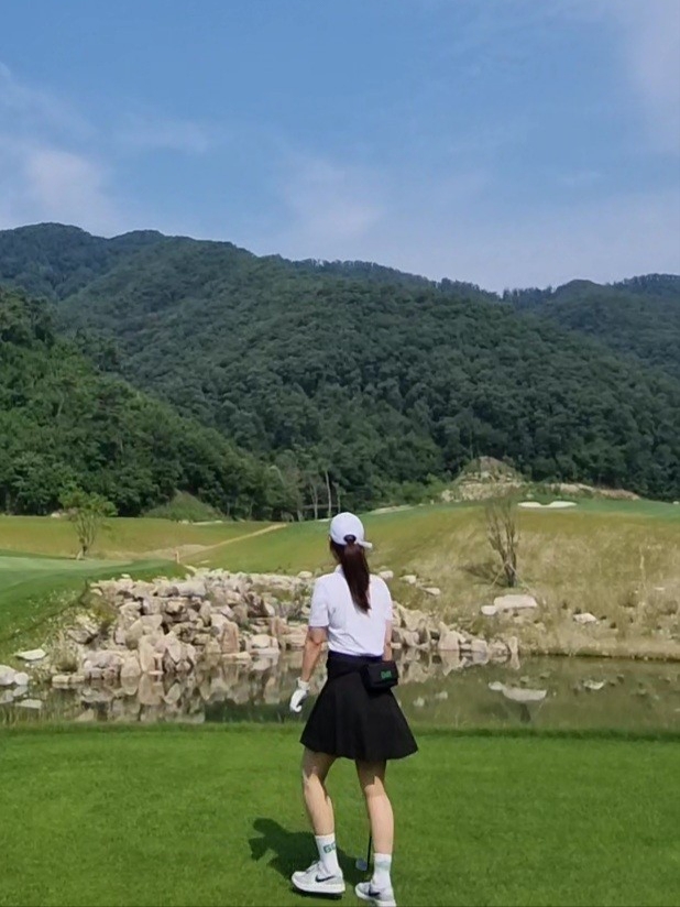Jordan 1 Low Golf Wolf Grey, Jordan 1 Low Golf White and University Blue 착용 스타일 - 1