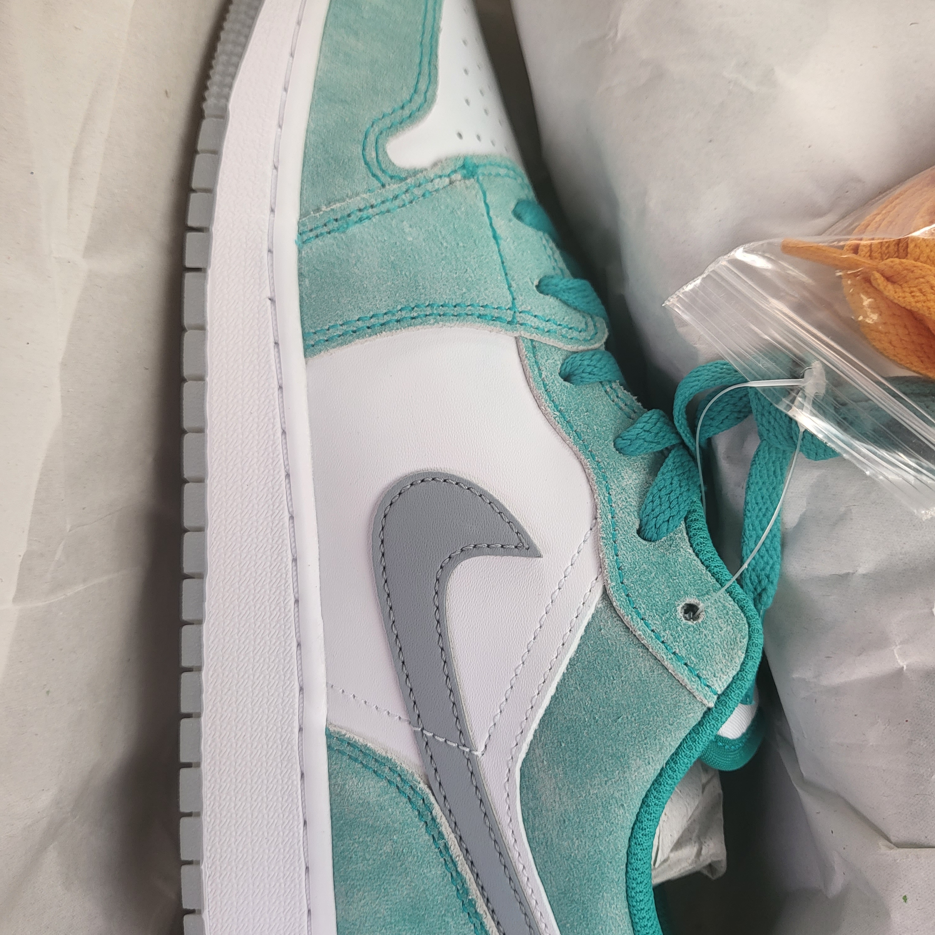 (GS) Jordan 1 Low SE New Emerald 착용 스타일