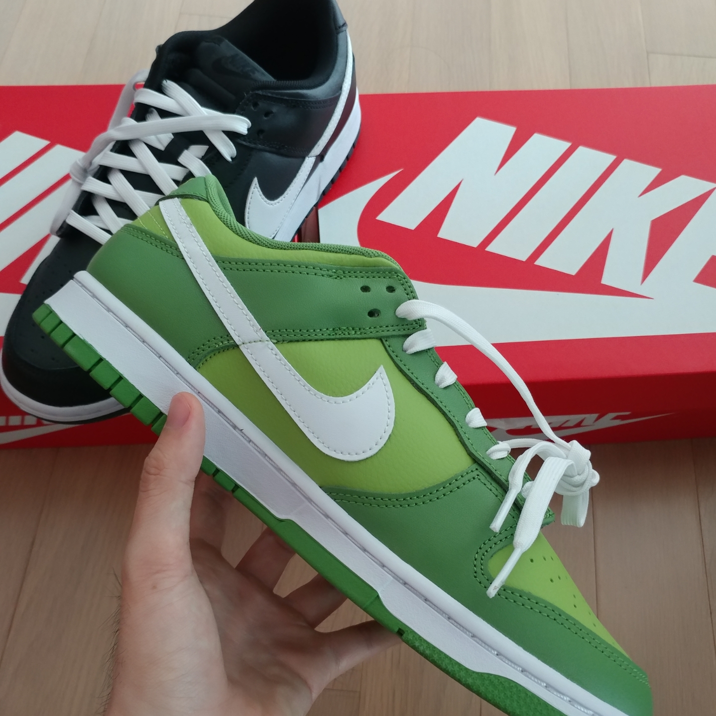 Nike Dunk Low Retro Black White, Nike Dunk Low Retro Vivid Green 착용 스타일 - 2