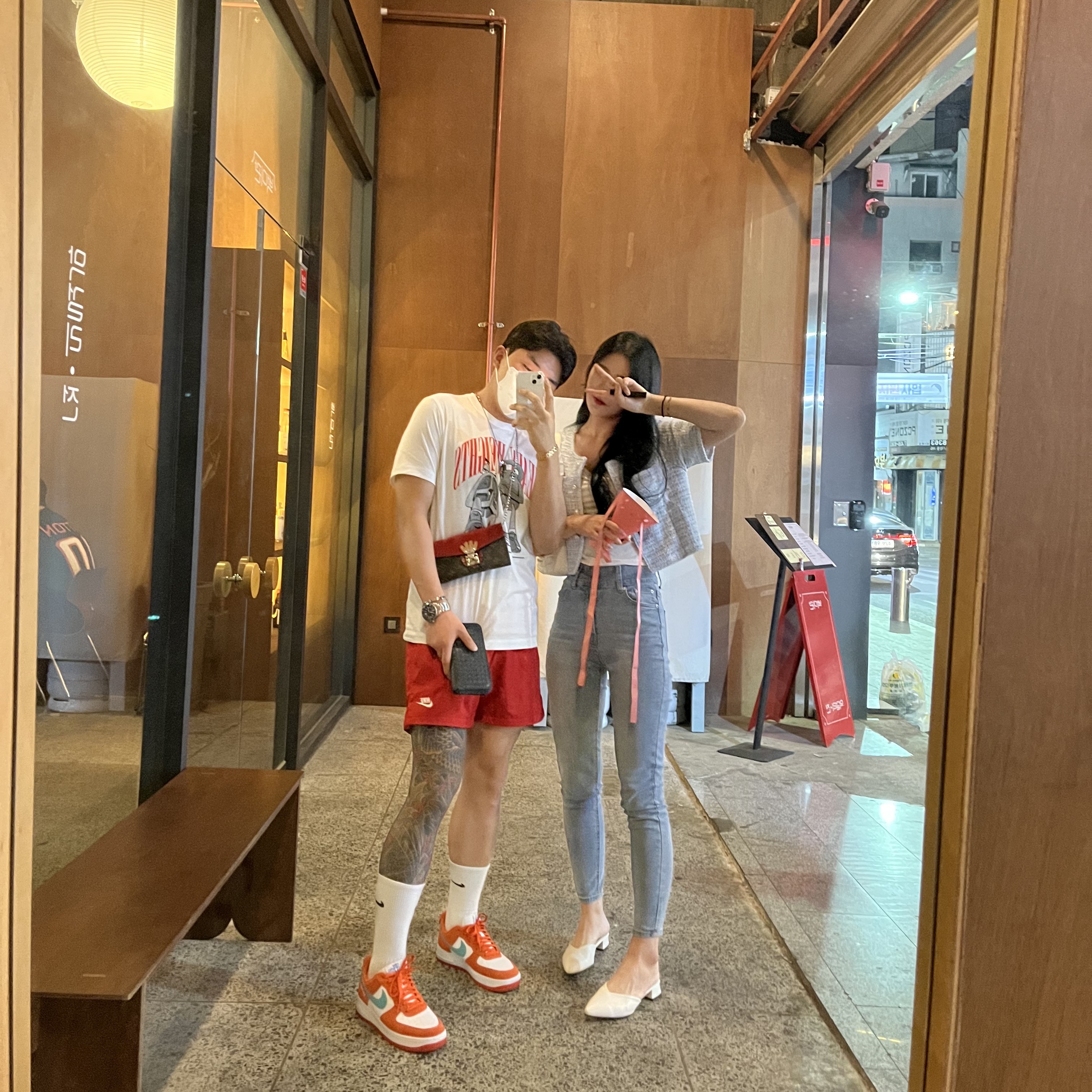 Nike Air Force 1 '07 LV8 Athletic Club Rush Orange Washed Teal, Balenciaga Speed Trainer Black White 2021/2022 착용 스타일 - 2