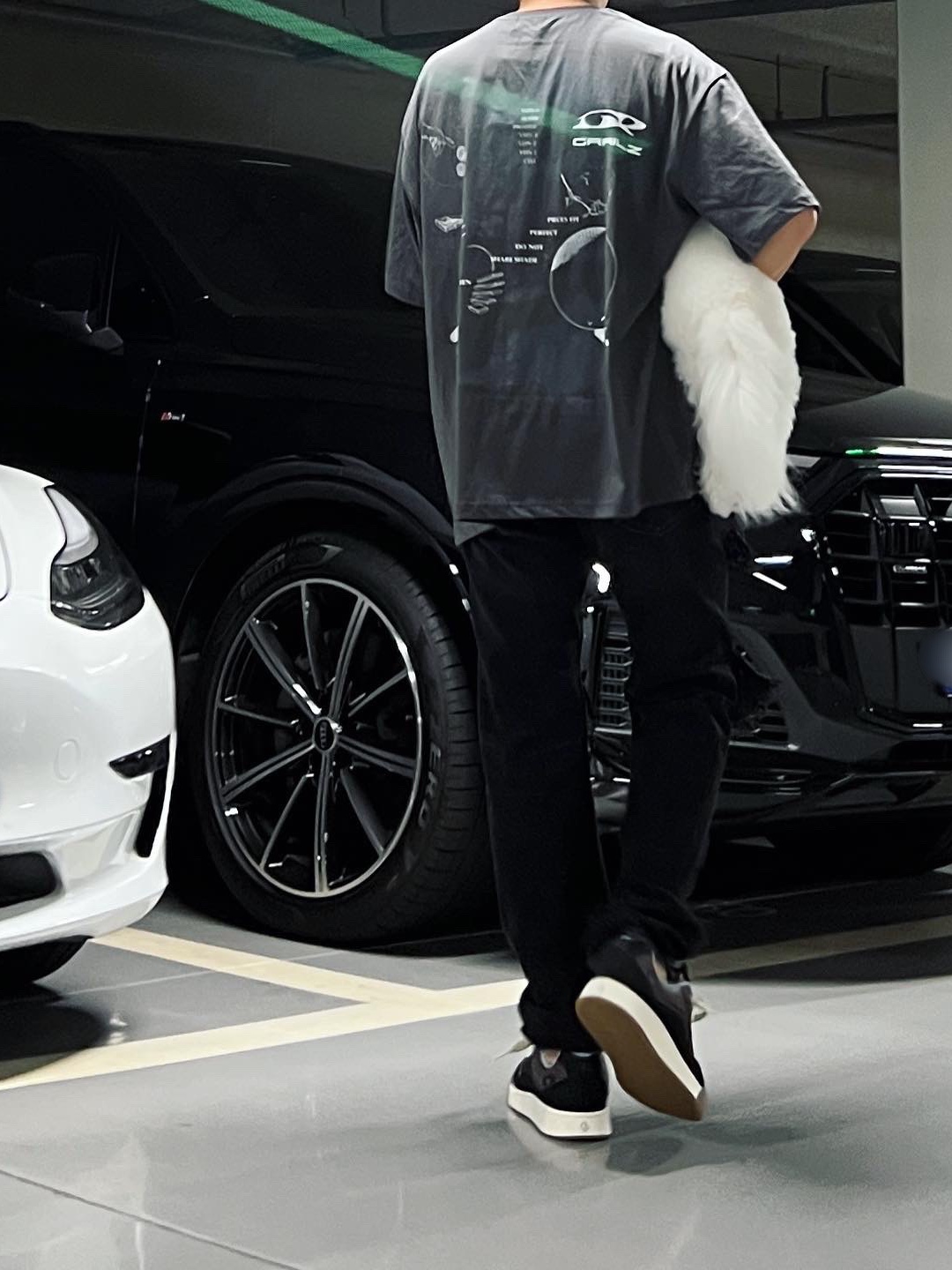 Dior x Cactus Jack B713 Sneakers Mocha Black 착용 스타일 - 1