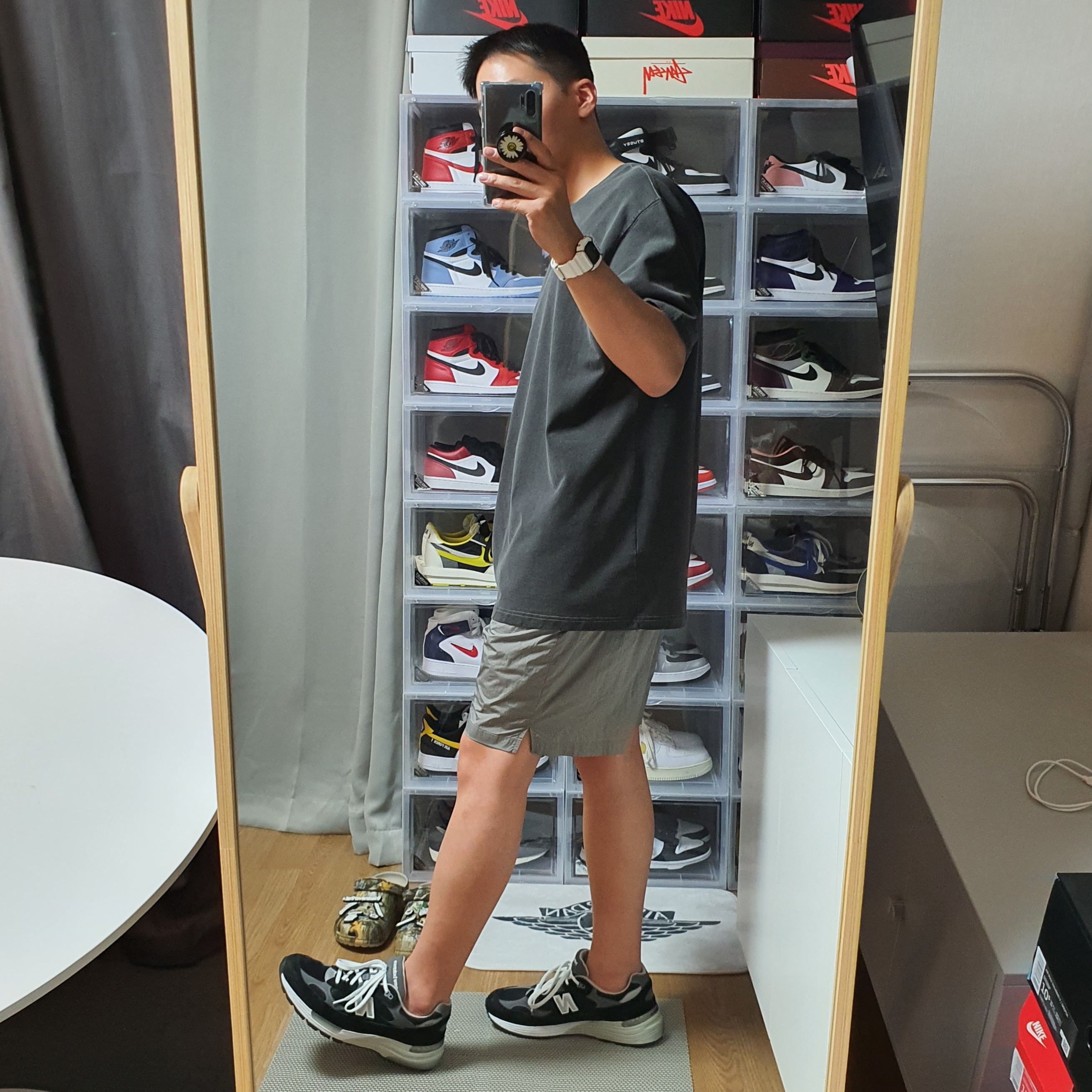 IAB Studio Pigment T-Shirt Black, Casio G-Shock x Thisisneverthat DW-5600TNT-7 White 착용 스타일 - 3