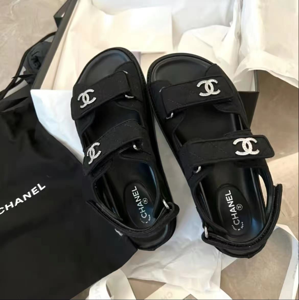 (W) Chanel Sandals Mixed Fibers & Black 착용 스타일 - 1
