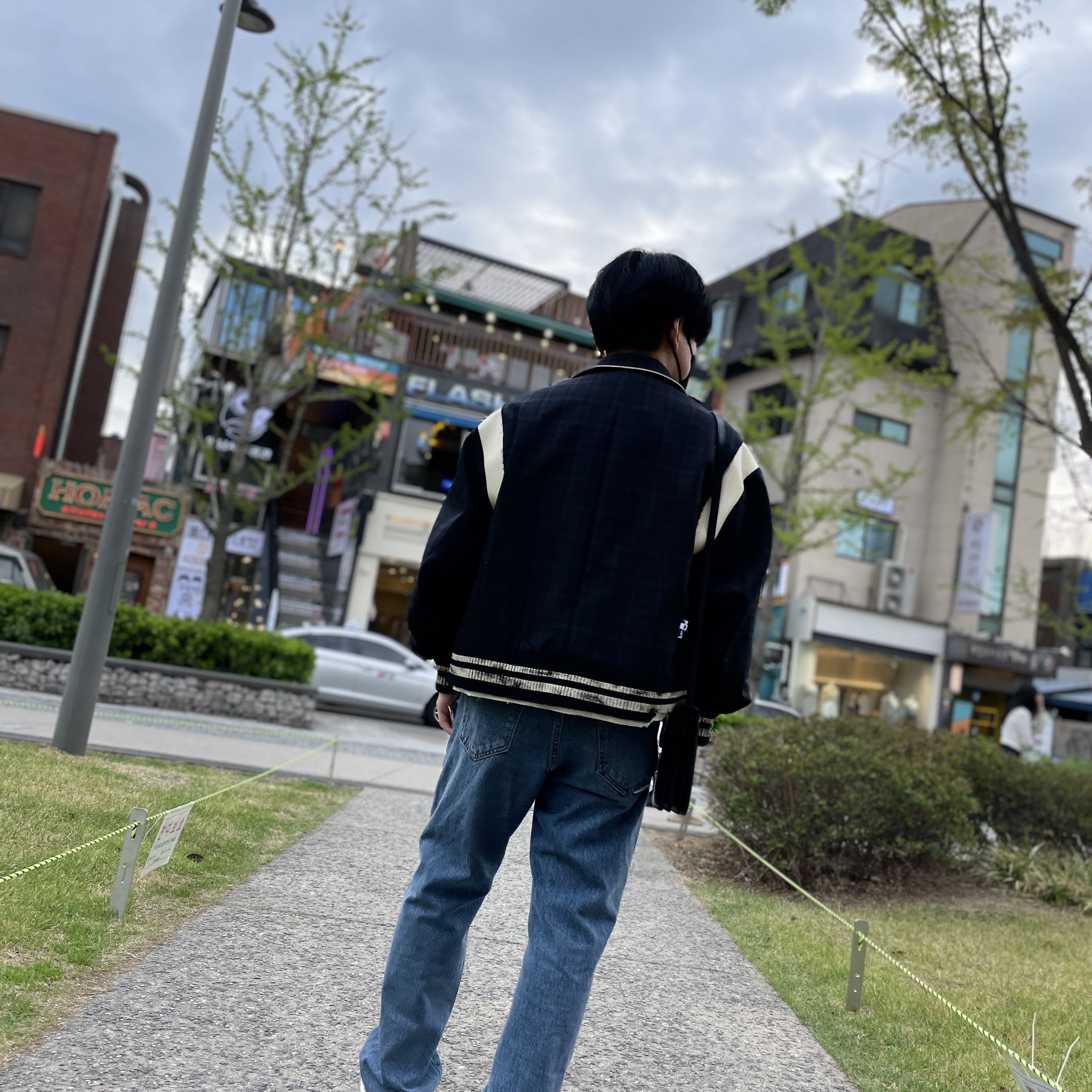 Ader Error Tedd Jacket Noir, Converse Chuck 70 Ox Vintage Canvas Rush Blue 착용 스타일 - 2