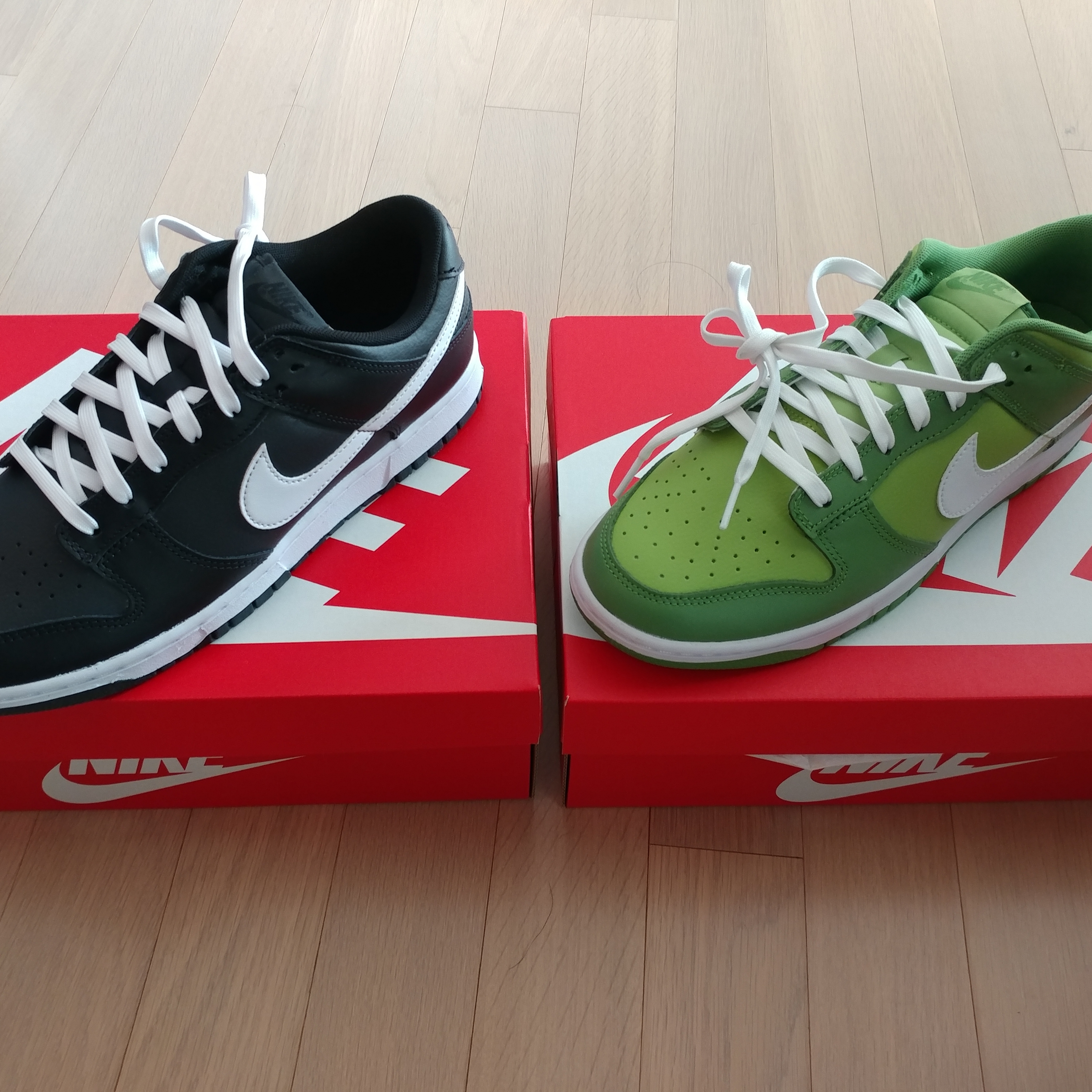 Nike Dunk Low Retro Black White, Nike Dunk Low Retro Vivid Green 착용 스타일 - 1