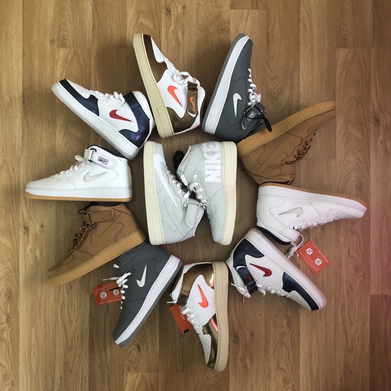 Nike Air Force 1 Mid QS University Red and Midnight Navy, Nike Air Force 1 Mid QS NYC Cool Grey 착용 스타일