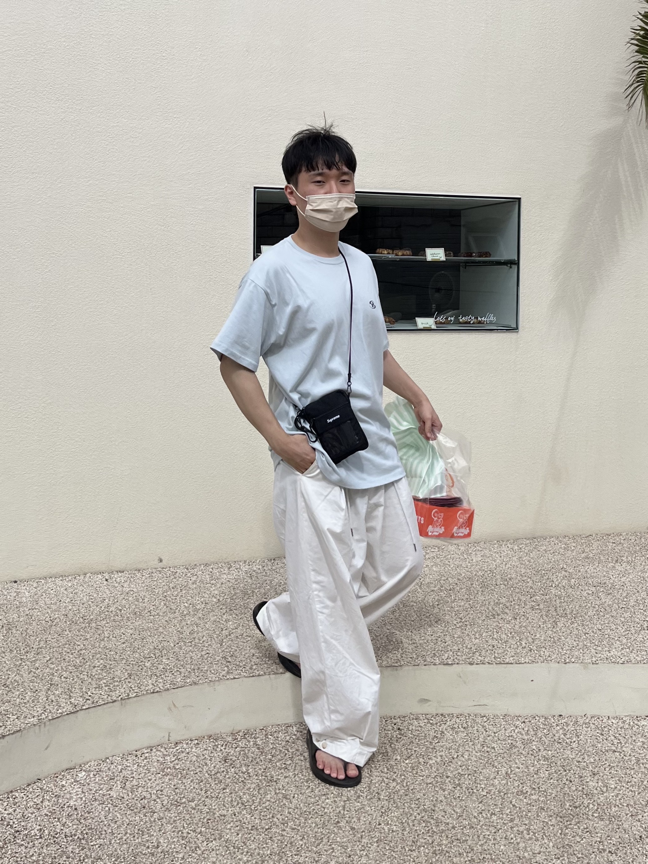 Sansan Gear Logo T-Shirt Sky Blue - 22SS, Supreme Utility Pouch Black - 19SS 착용 스타일