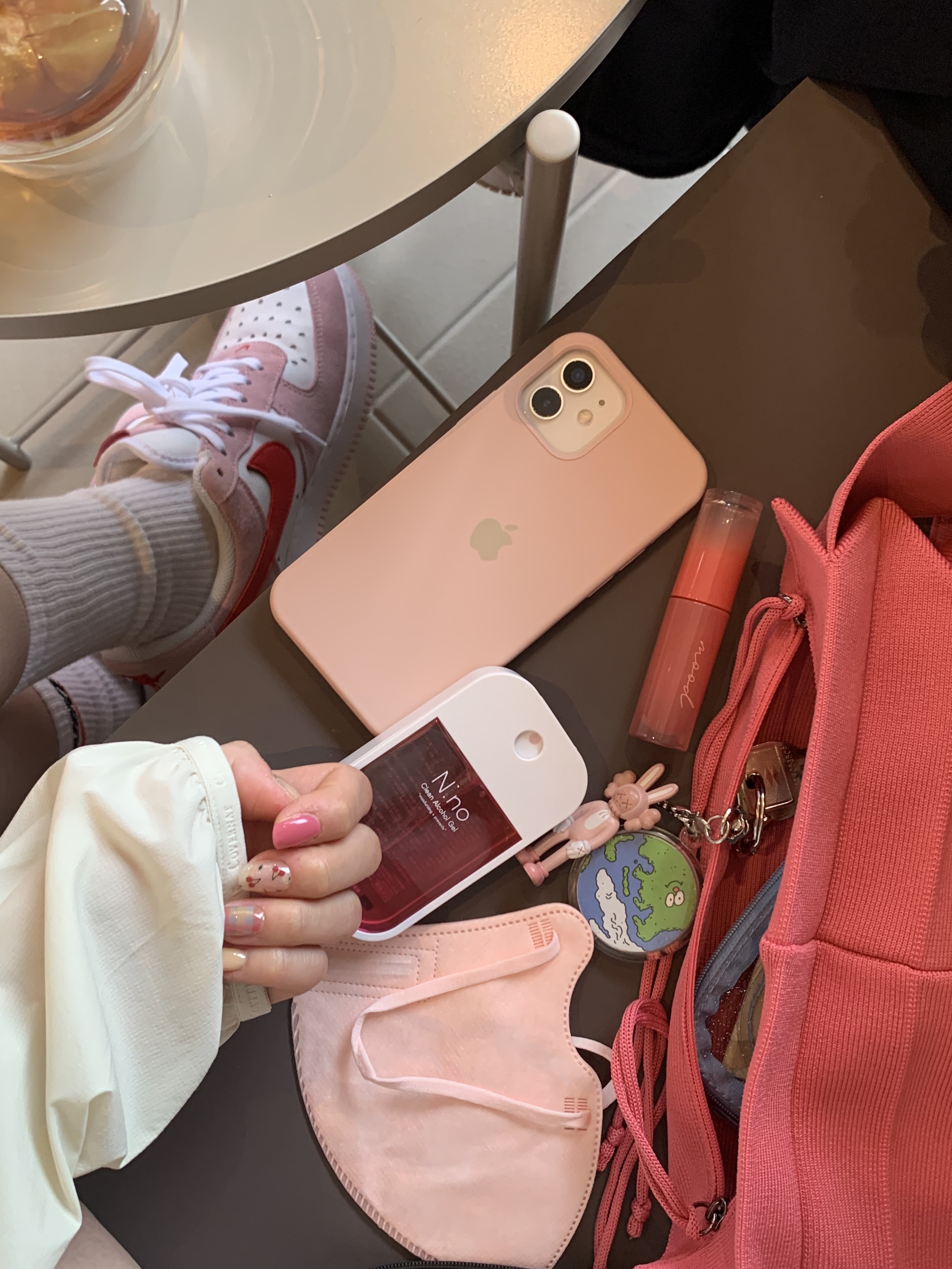 Nike Air Force 1 '07 QS Valentine's Day 착용 스타일 - 3