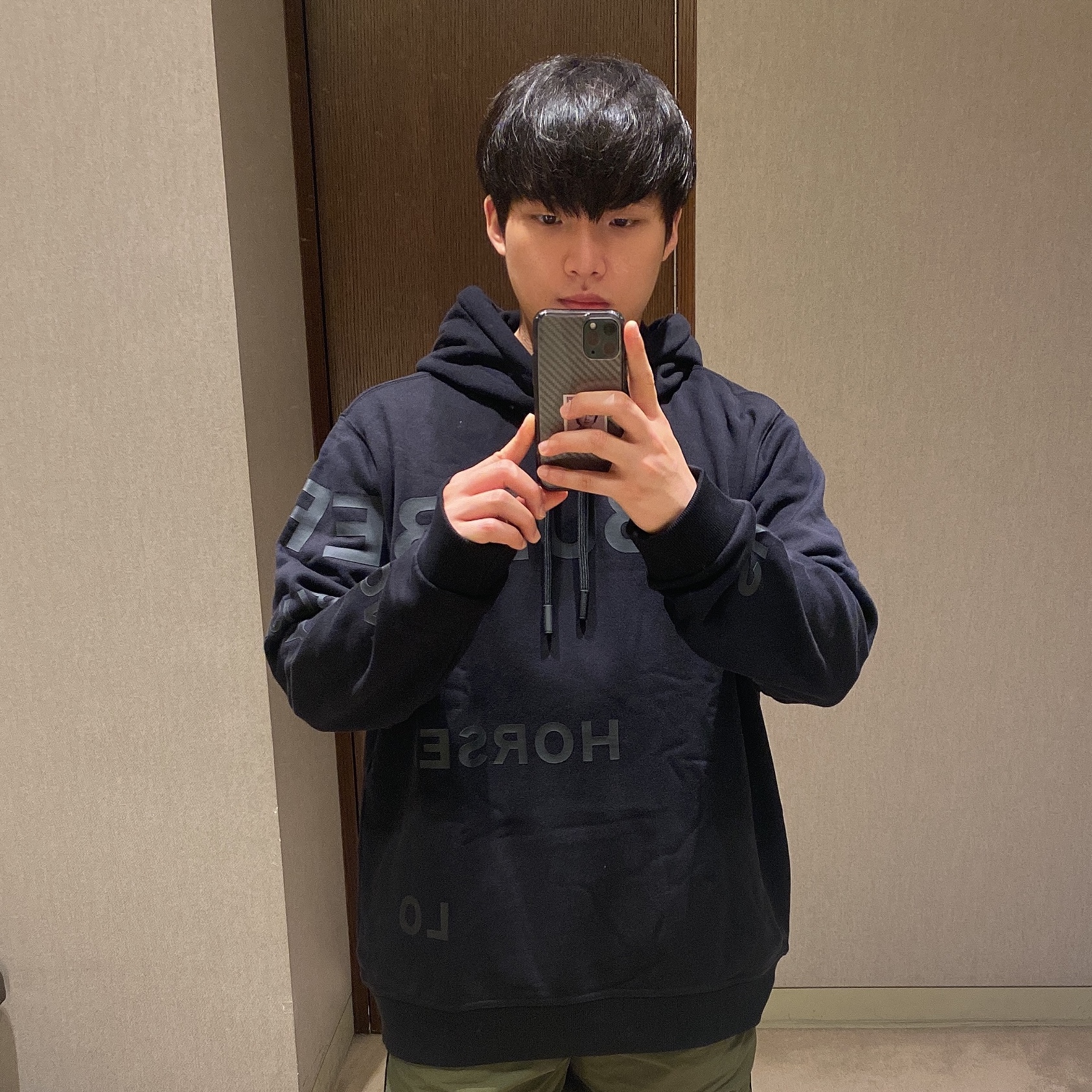 Balenciaga Political Campaign Large Fit T-Shirt Black, (W) Burberry Logo Applique Vintage Check Cap Archive Beige 착용 스타일 - 1