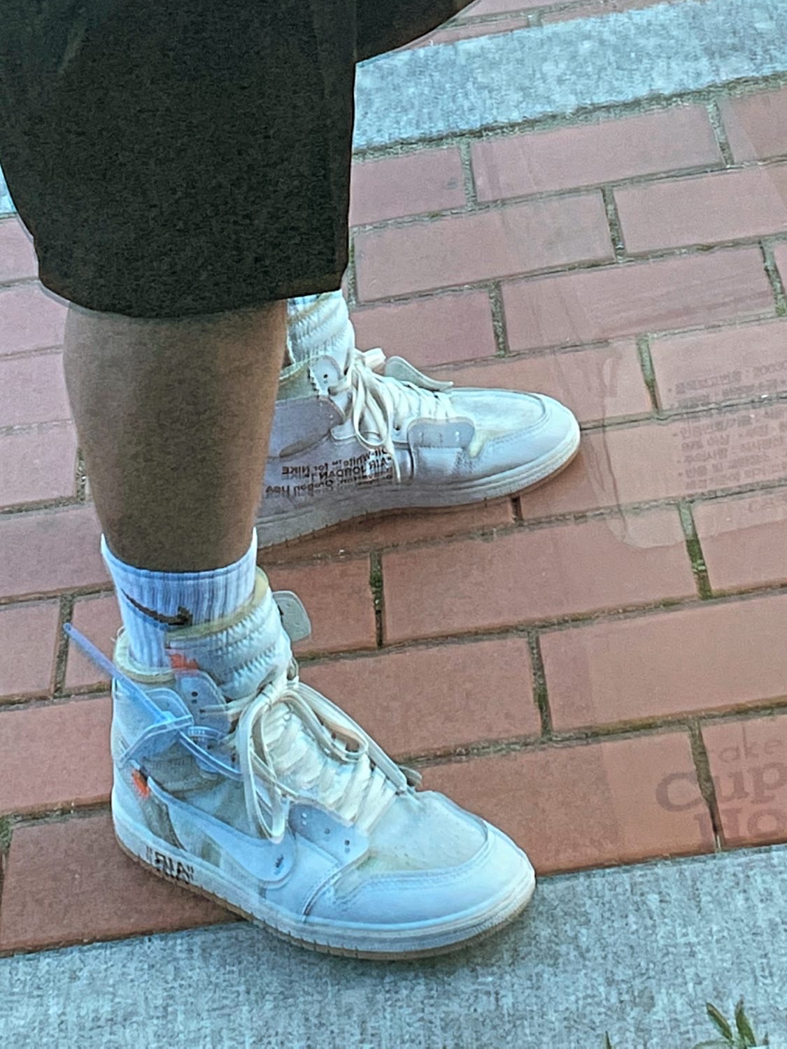 Jordan 1 x Off-White Retro High White 착용 스타일