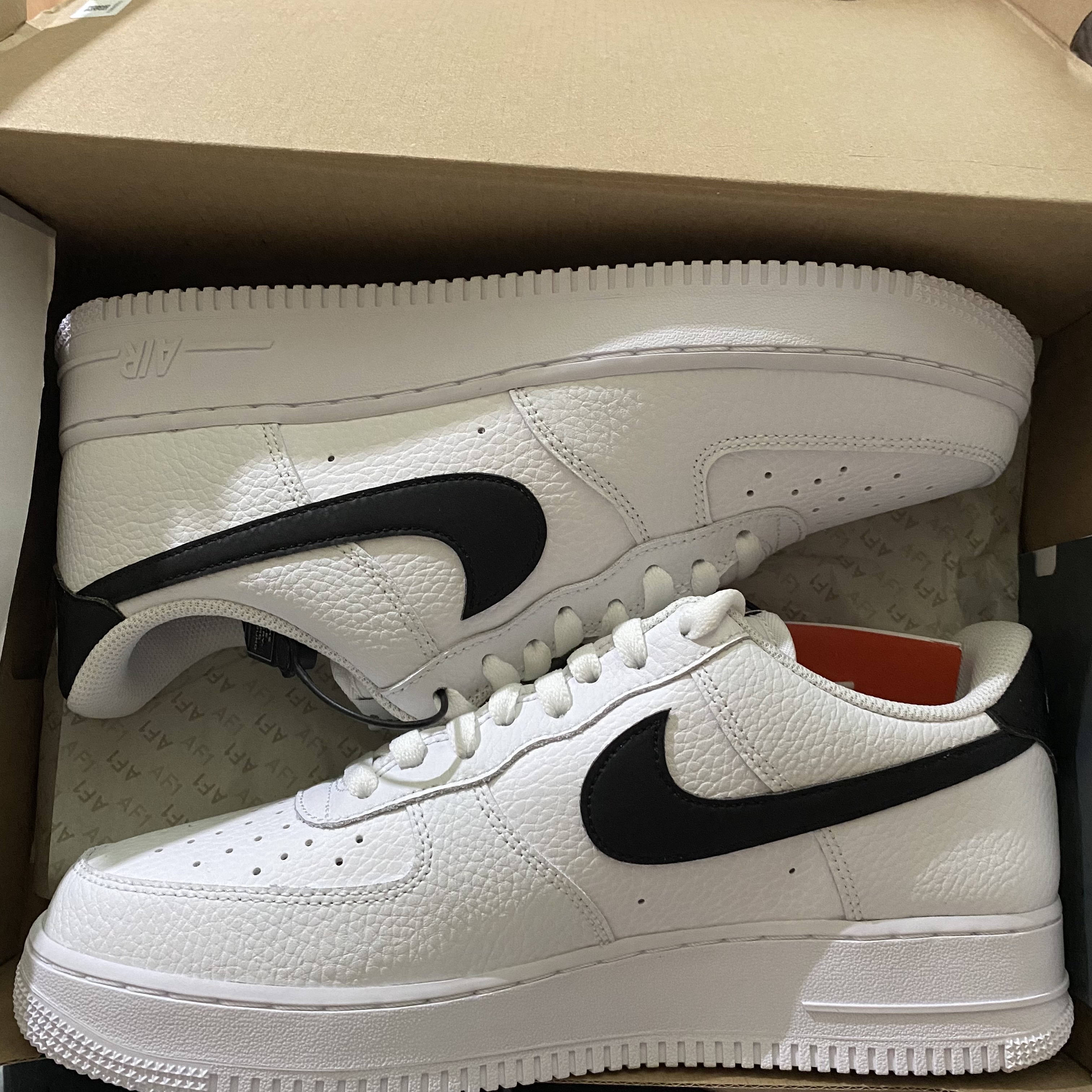 Nike Air Force 1 '07 White Black 착용 스타일 - 3