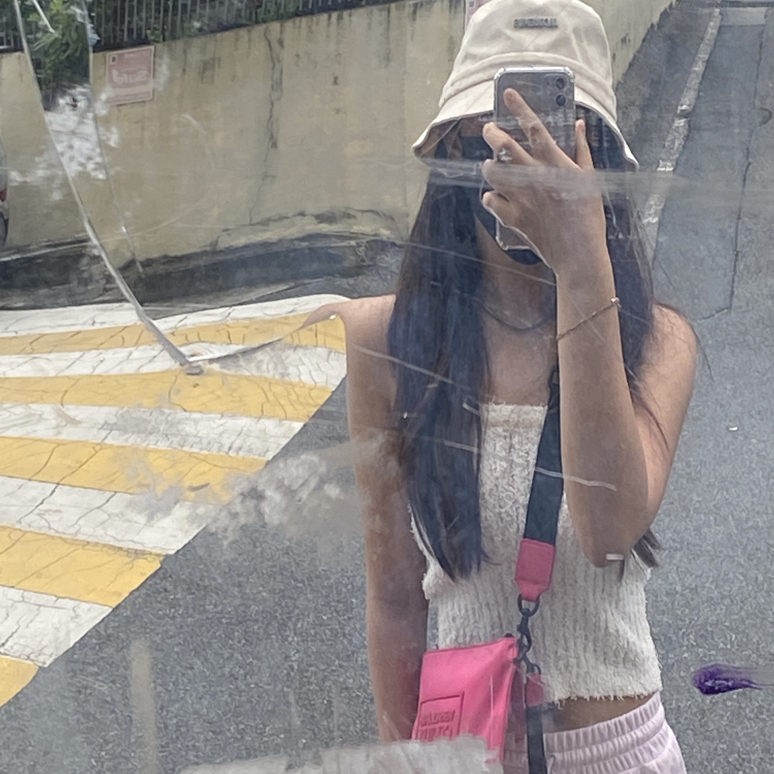 Jacquemus Le Bob Gadjo Bow Bucket Hat Off White 착용 스타일 - 1
