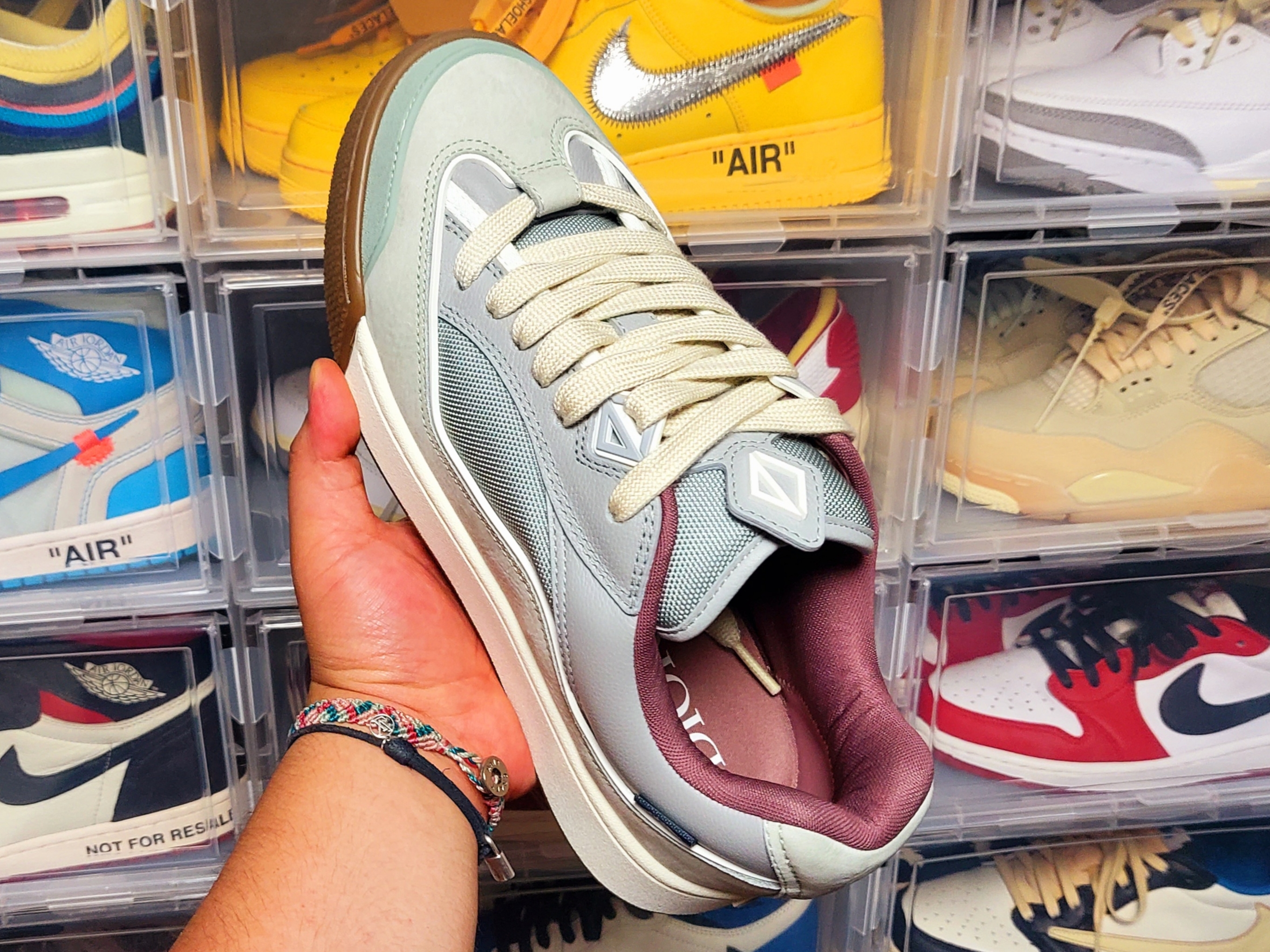 Dior x Cactus Jack B713 Sneakers Grey Mint, Jordan 1 x Travis Scott x Fragment Retro High OG SP Military Blue 착용 스타일 - 3