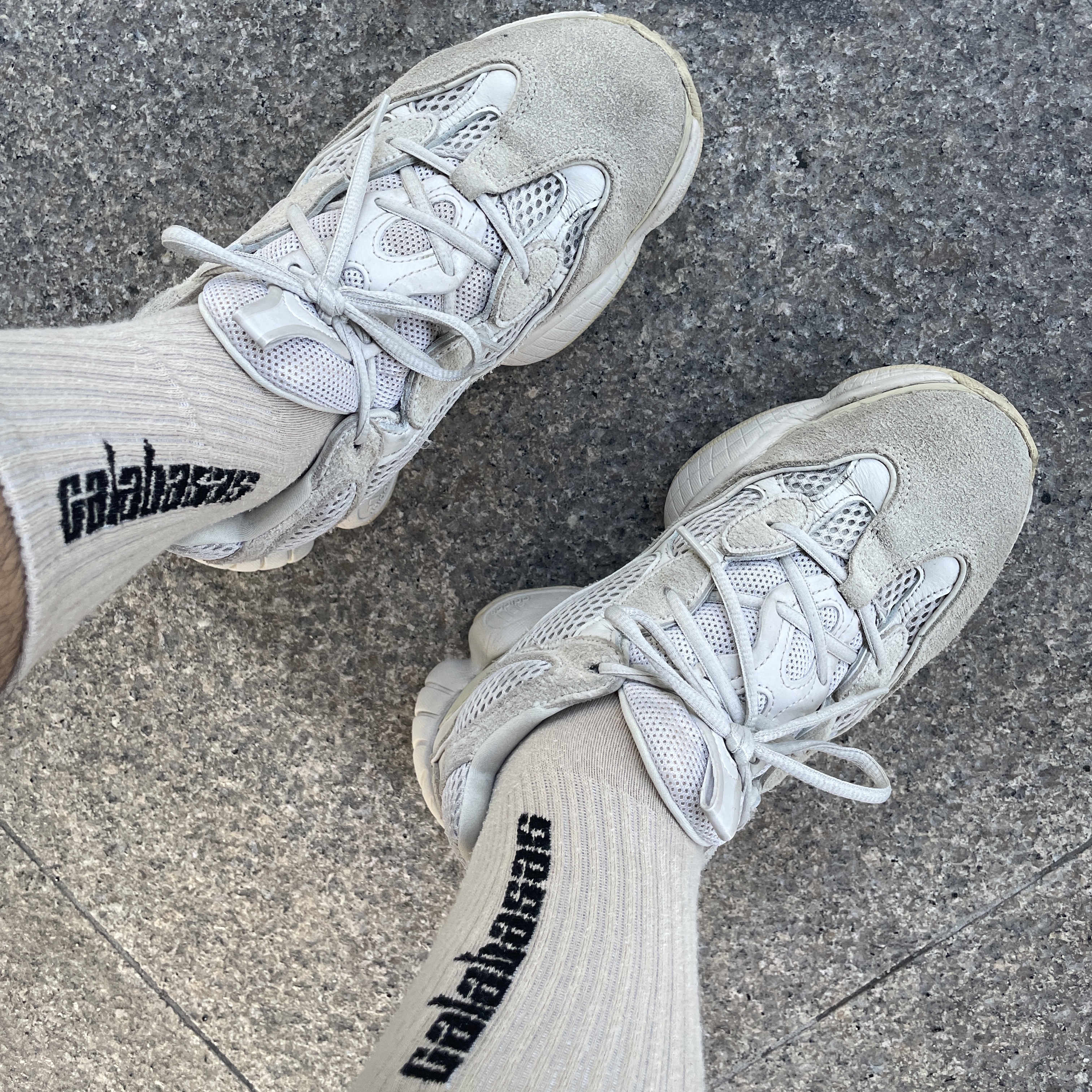 Adidas Yeezy 500 Blush 2018, Adidas Yeezy 500 Blush 2022 착용 스타일