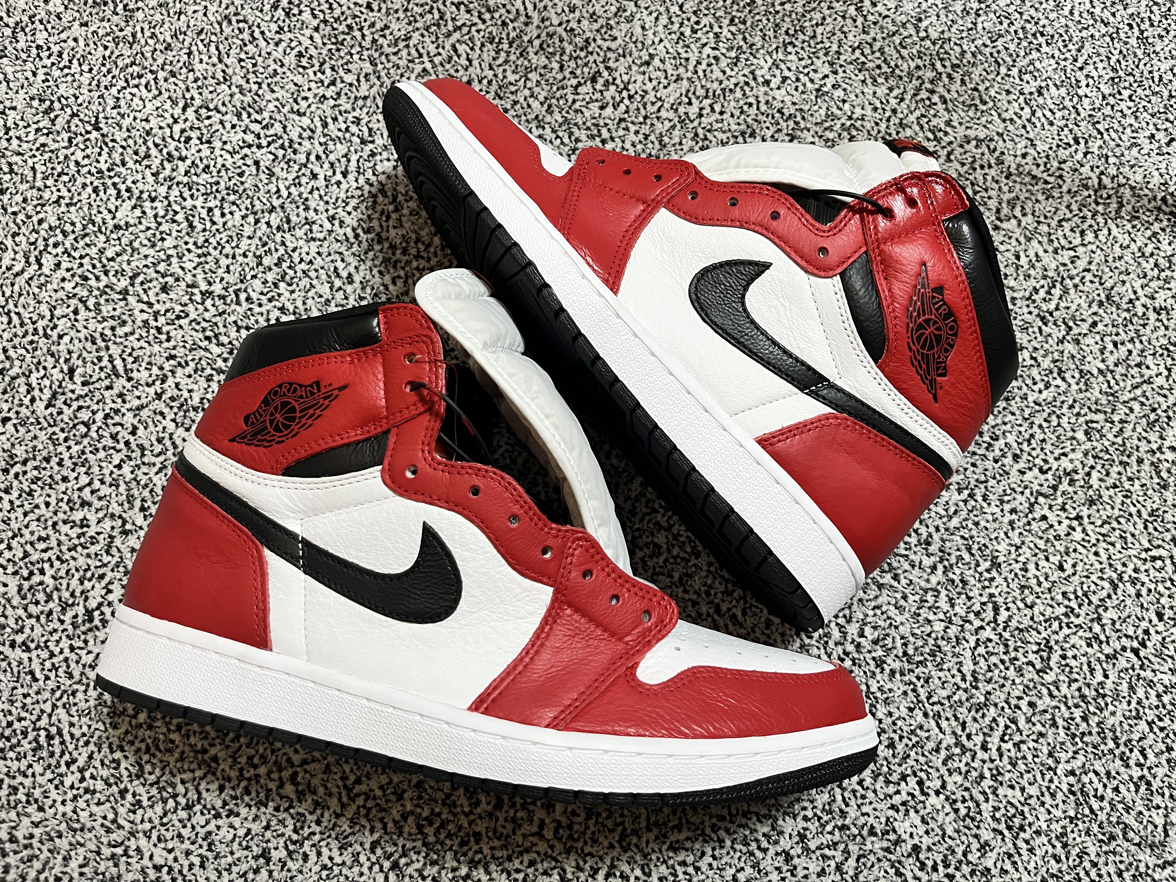 Jordan 1 Retro High OG Light Fusion Red 착용 스타일 - 2