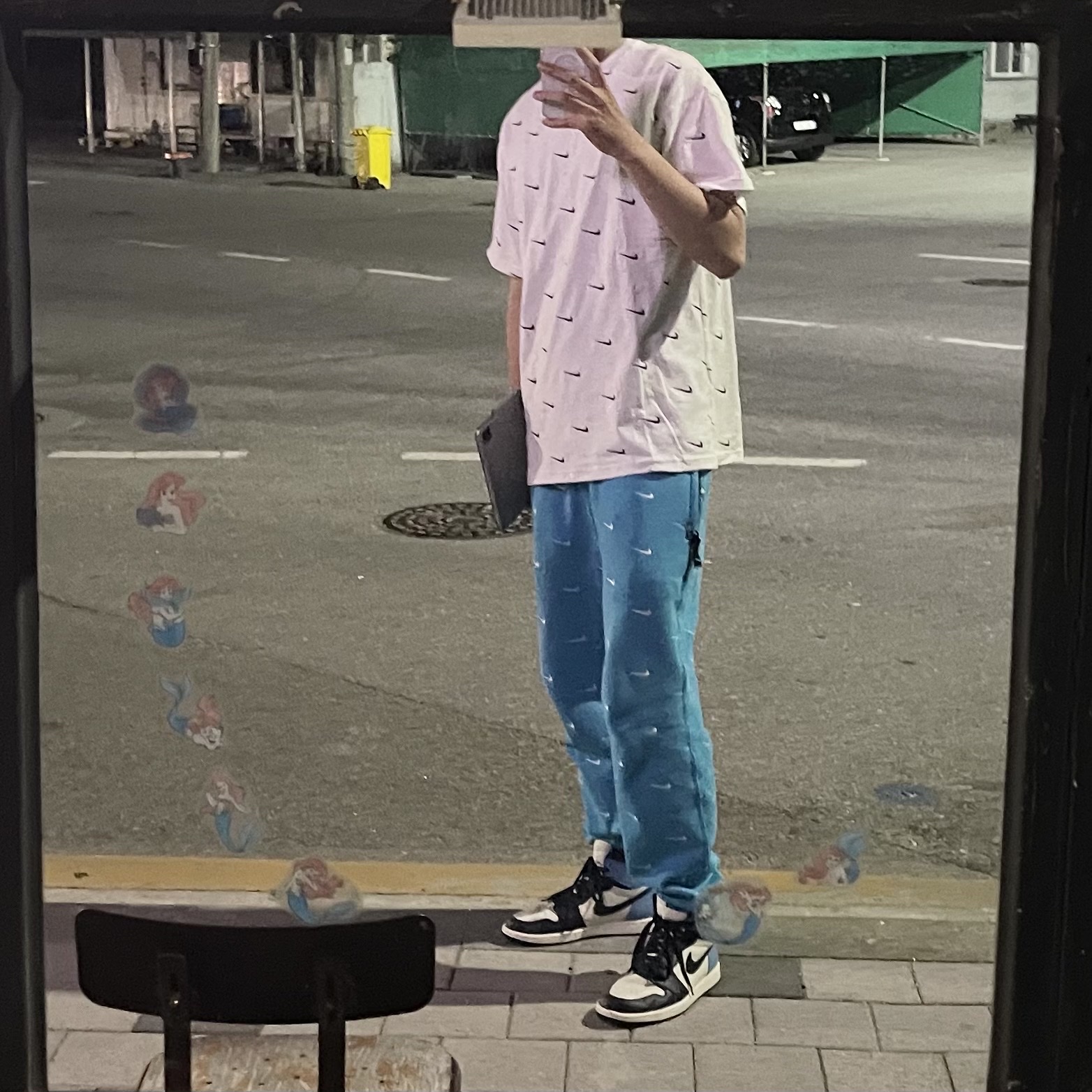 Nike NRG Swoosh Logo T-Shirt White, Nike NRG Swoosh Logo Sweatpants Current Blue 착용 스타일