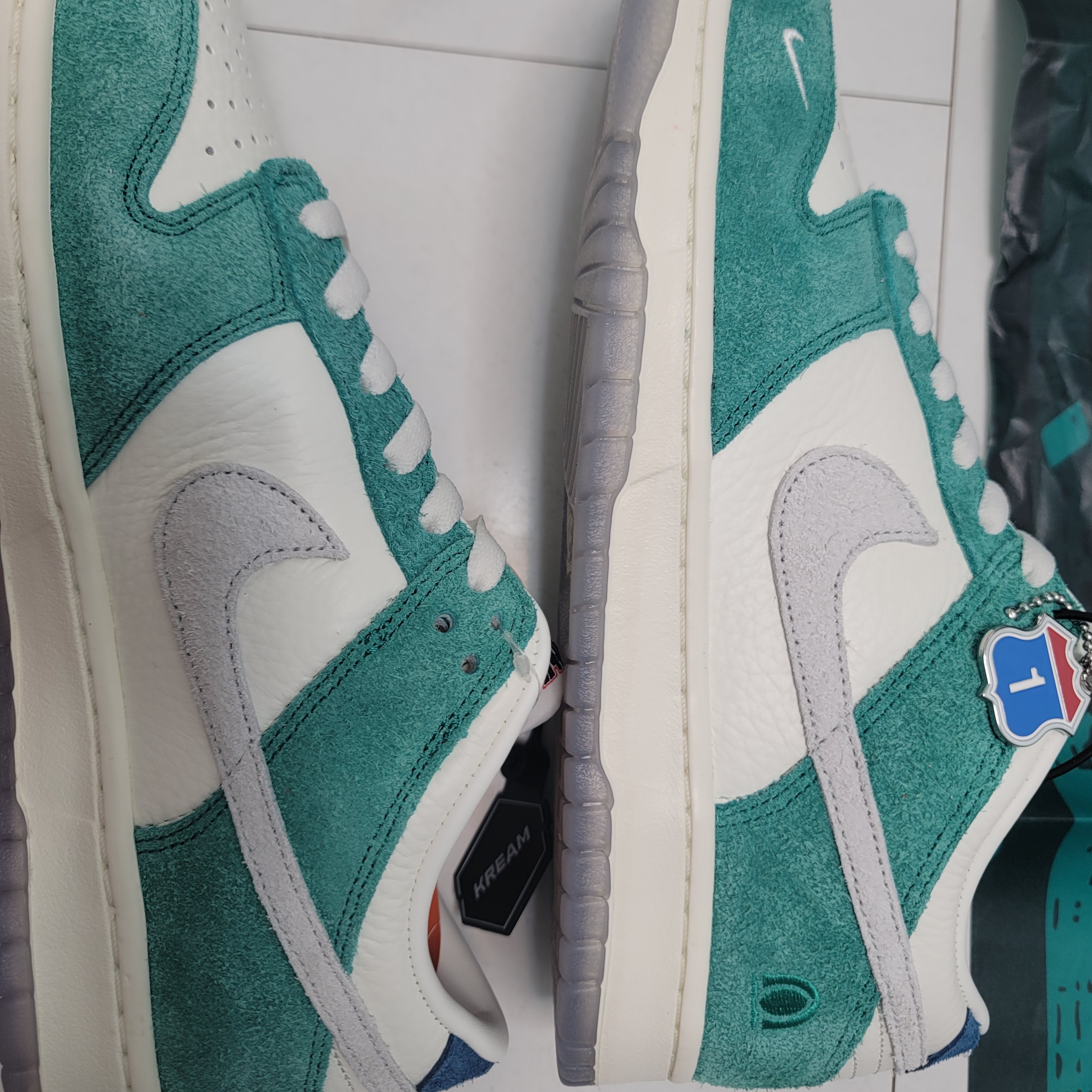 Nike x Kasina Dunk Low Road Sign - Kasina Exclusive 착용 스타일 - 1