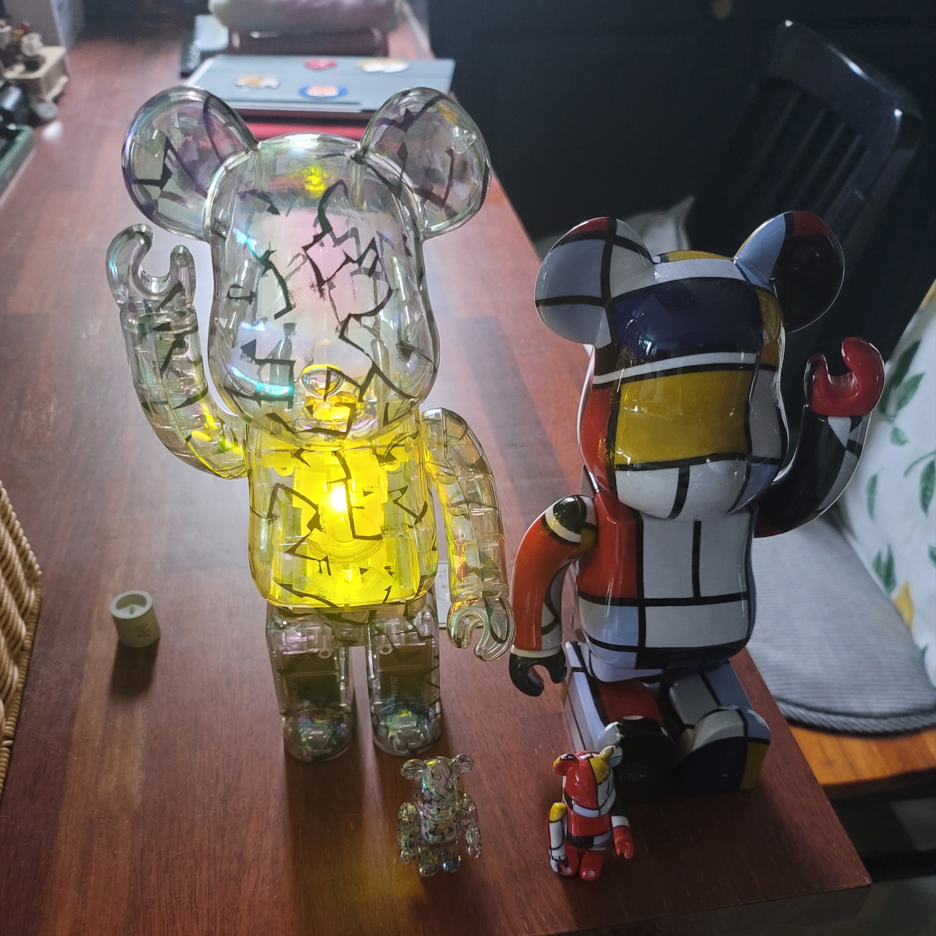 Bearbrick x Jimmy Choo x Eric Haze Curated By Poggy 100% & 400% Set, Bearbrick Piet Mondrian 100％ & 400％ Set 착용 스타일