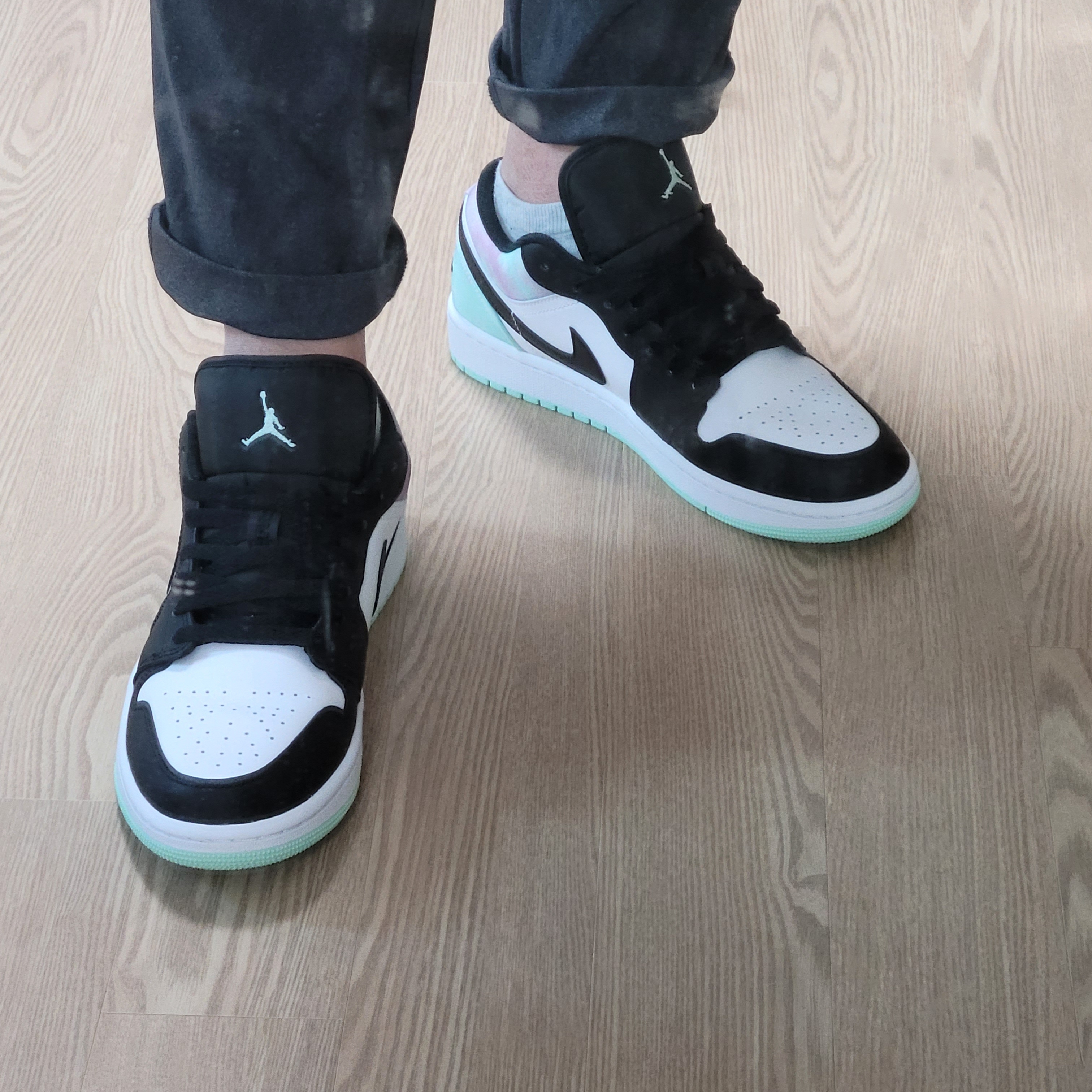 Jordan 1 Low SE White Black Tie-Dye 착용 스타일 - 2