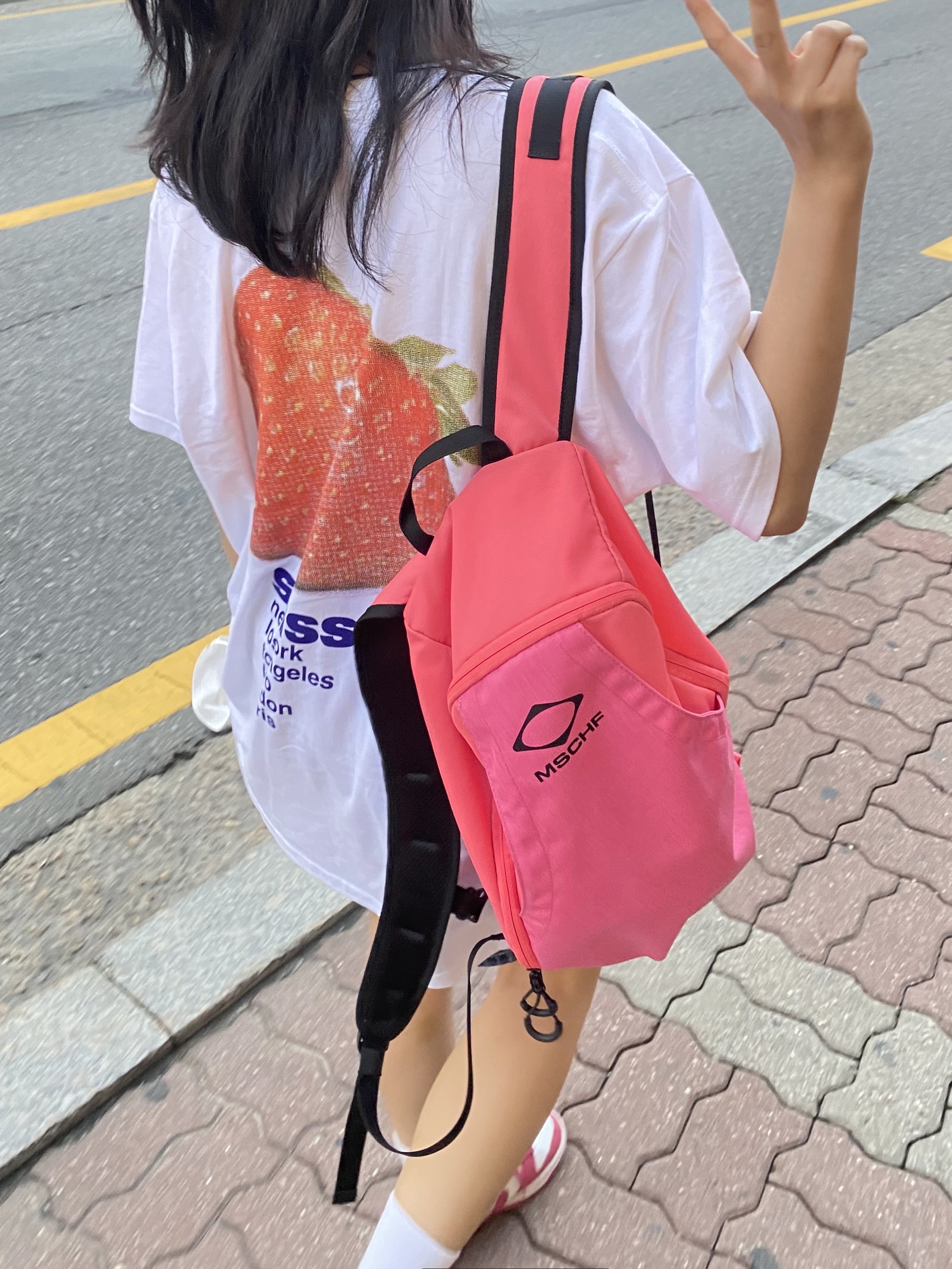 Stussy Strawberry T-Shirt White, (W) Nike Dunk Low Archeo Pink 착용 스타일 - 3