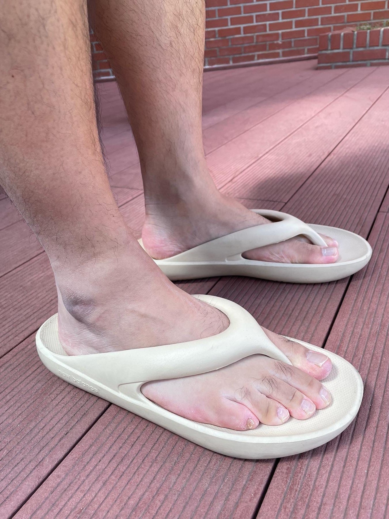 New Balance x Taw&Toe Flip Flop Beige 착용 스타일 - 4