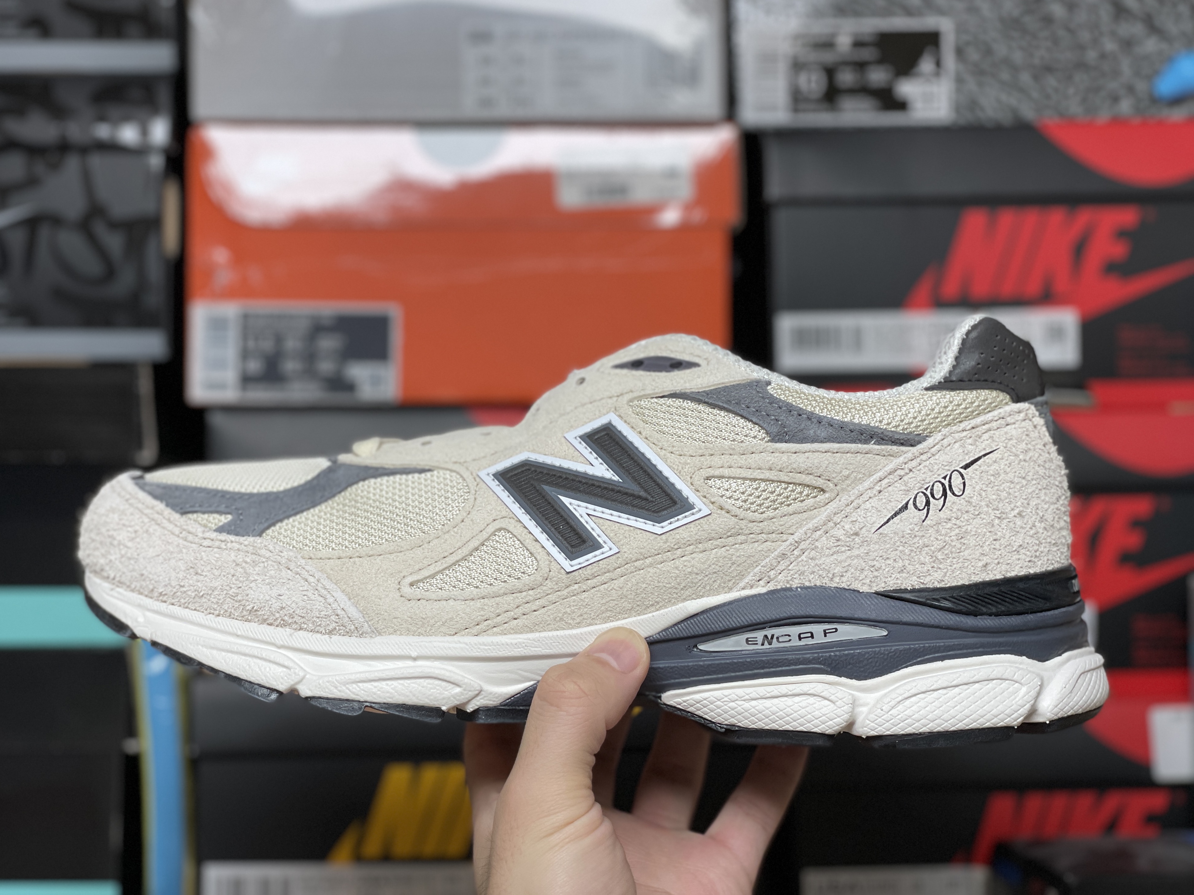New Balance 990v3 Made in USA Moonbeam Macadamia Nut 착용 스타일